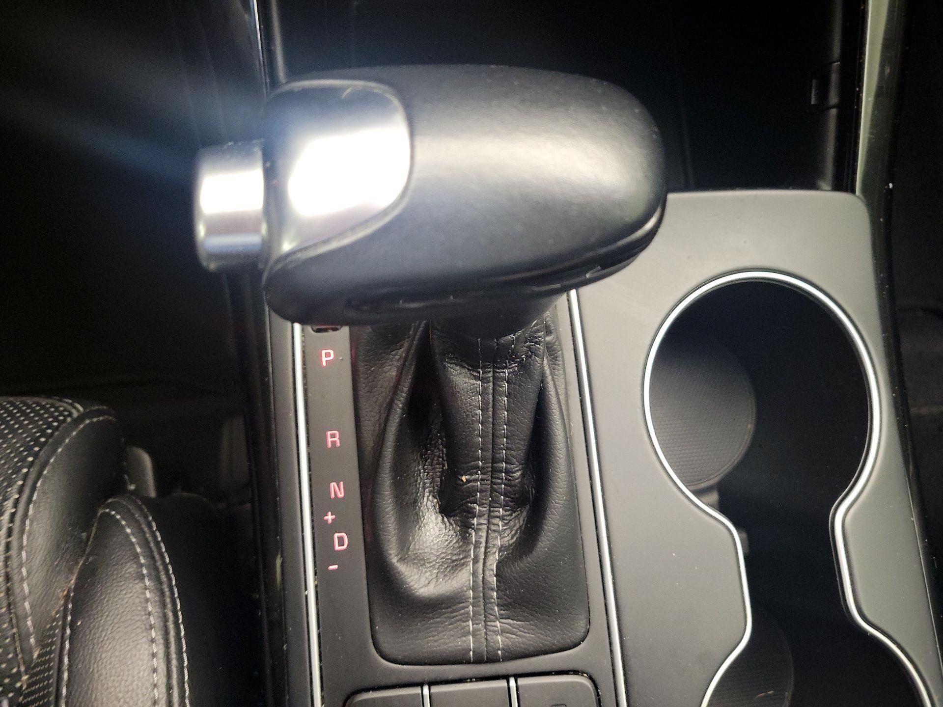 Thumbnail: 2016 Kia Sorento - 18