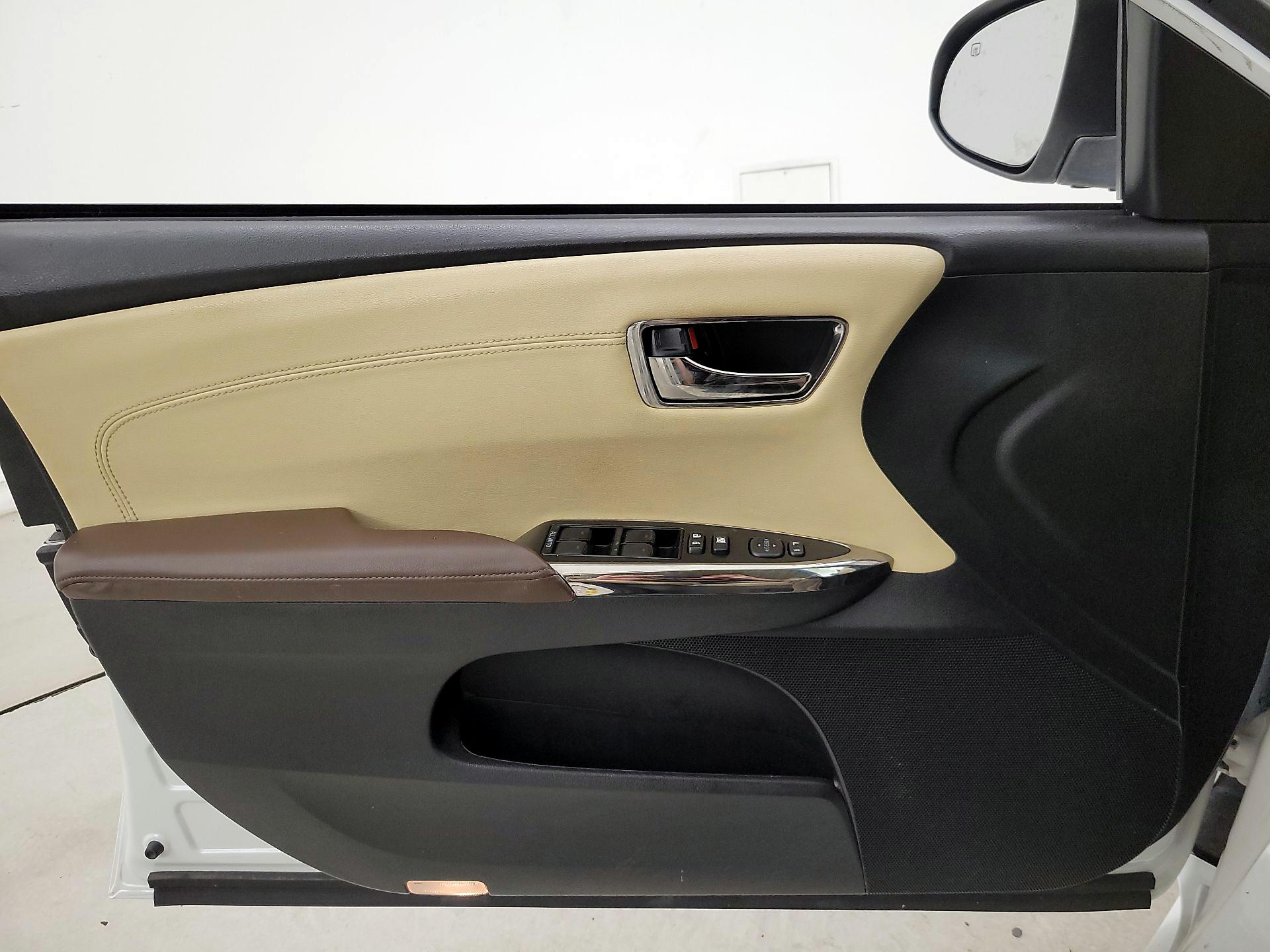 Thumbnail: 2016 Toyota Avalon - 12