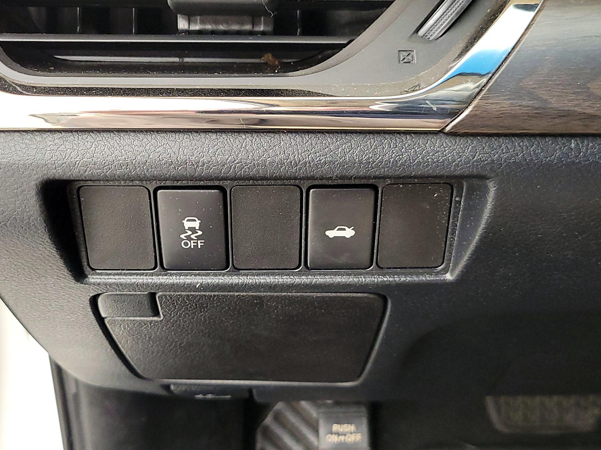 Thumbnail: 2016 Toyota Avalon - 13