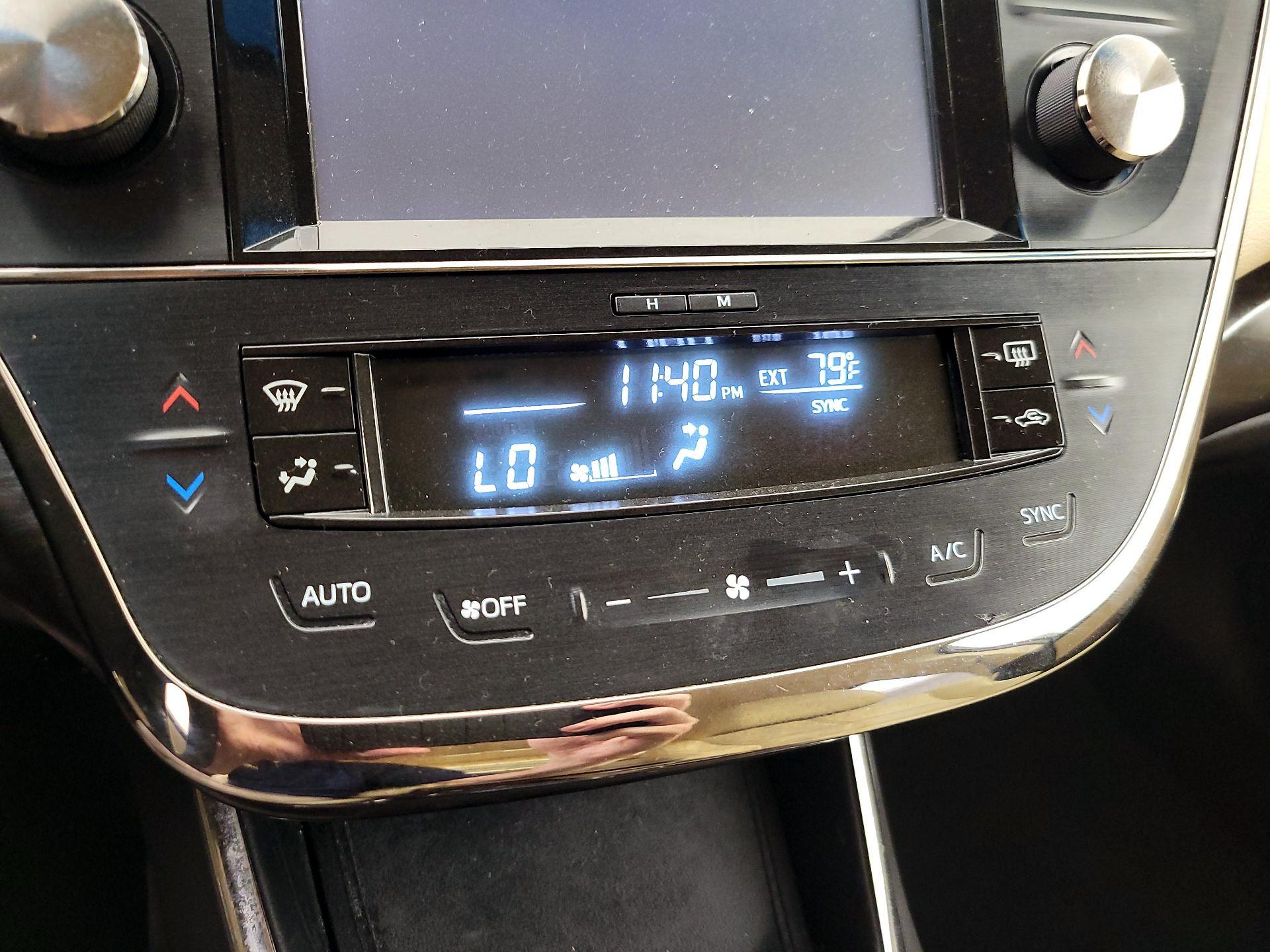 Thumbnail: 2016 Toyota Avalon - 16