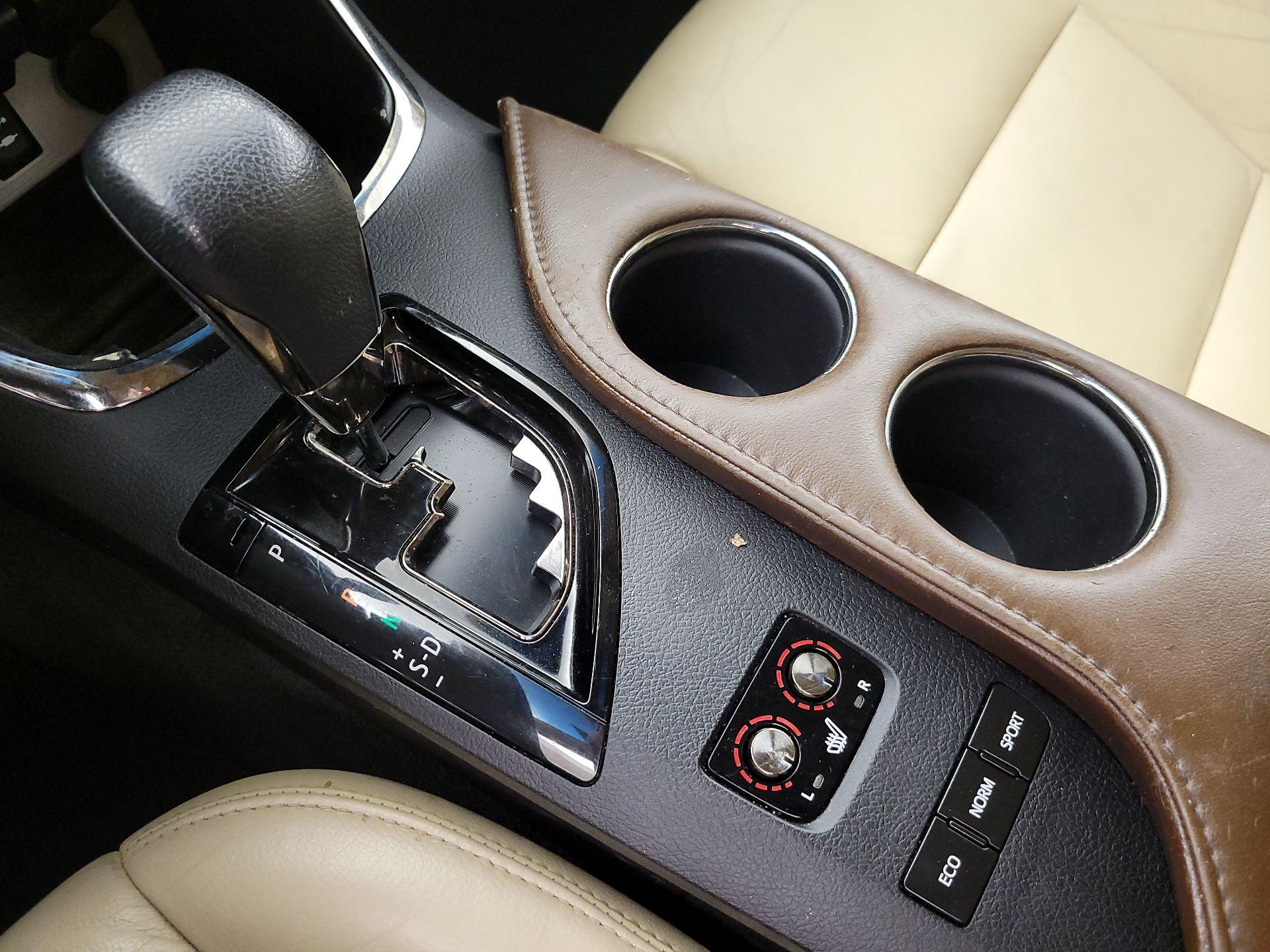Thumbnail: 2016 Toyota Avalon - 17