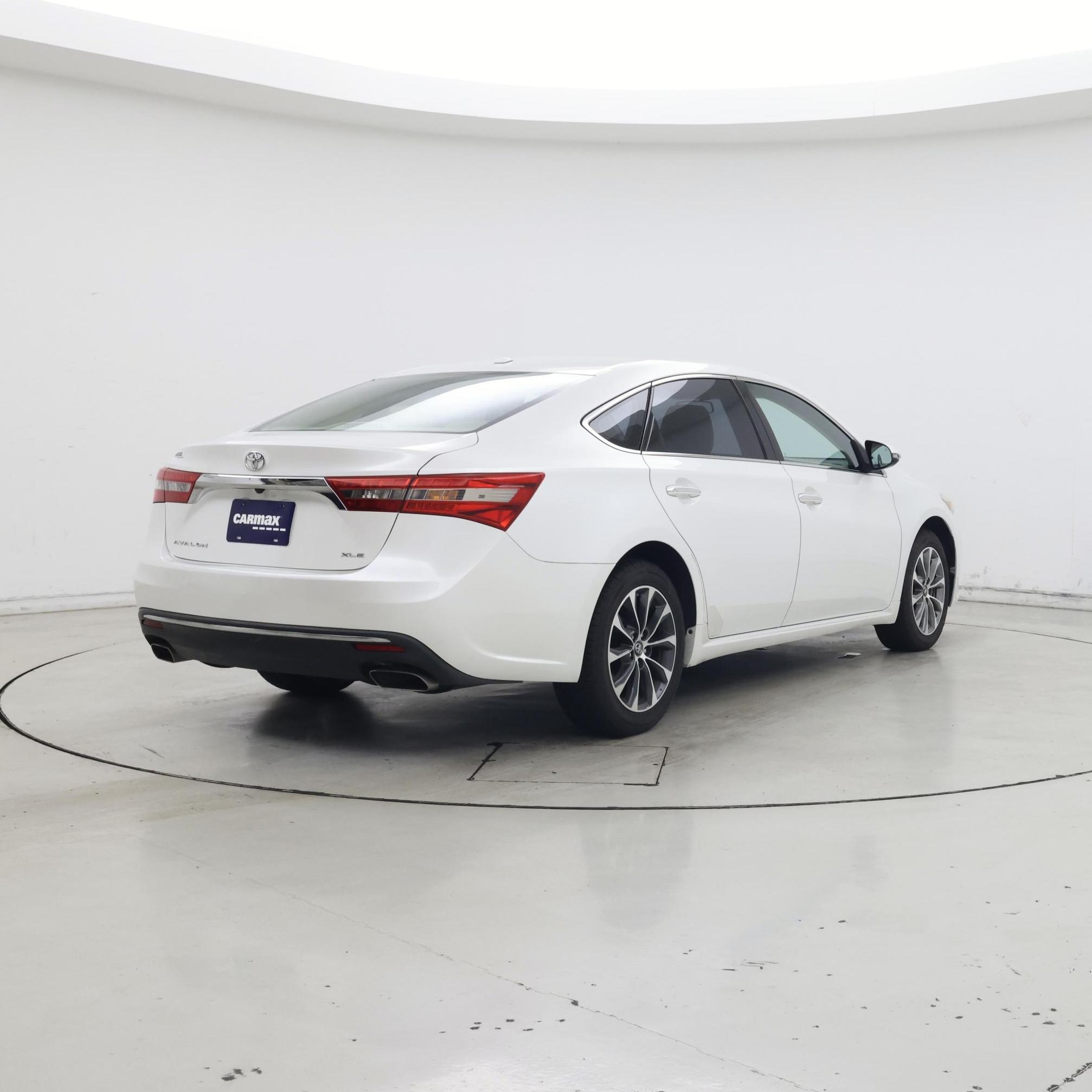 Thumbnail: 2016 Toyota Avalon - 8