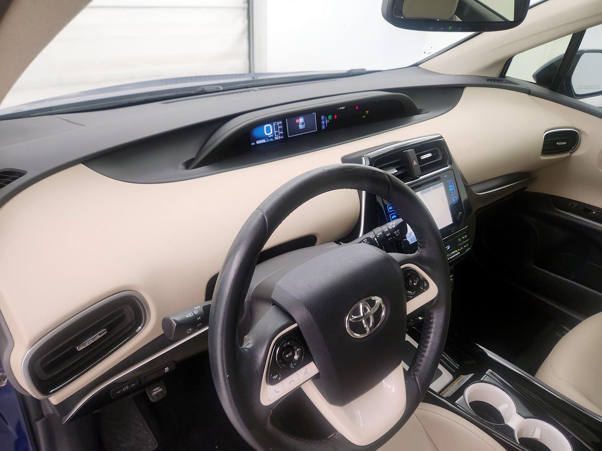 Thumbnail: 2016 Toyota Prius - 9