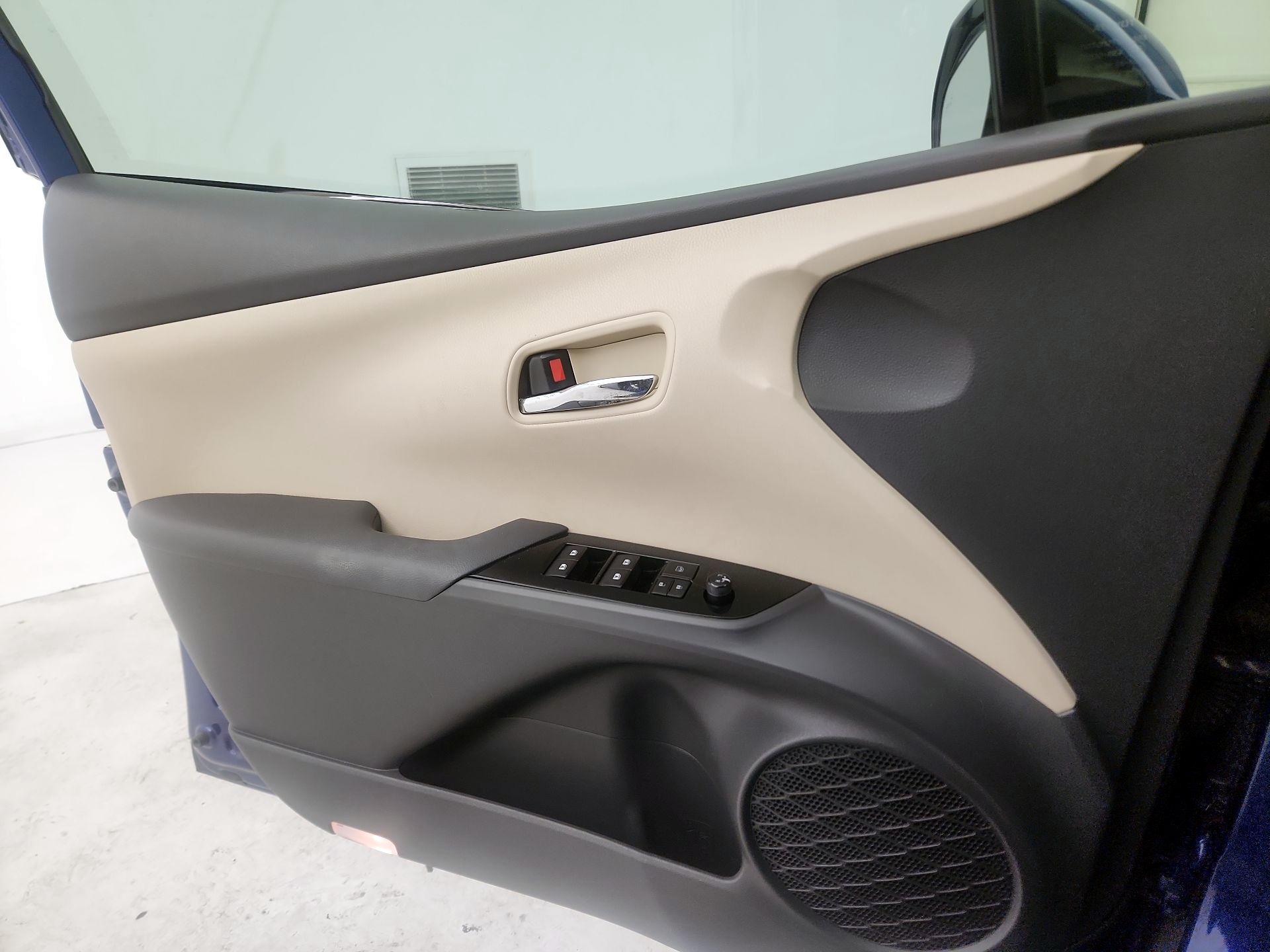 Thumbnail: 2016 Toyota Prius - 12