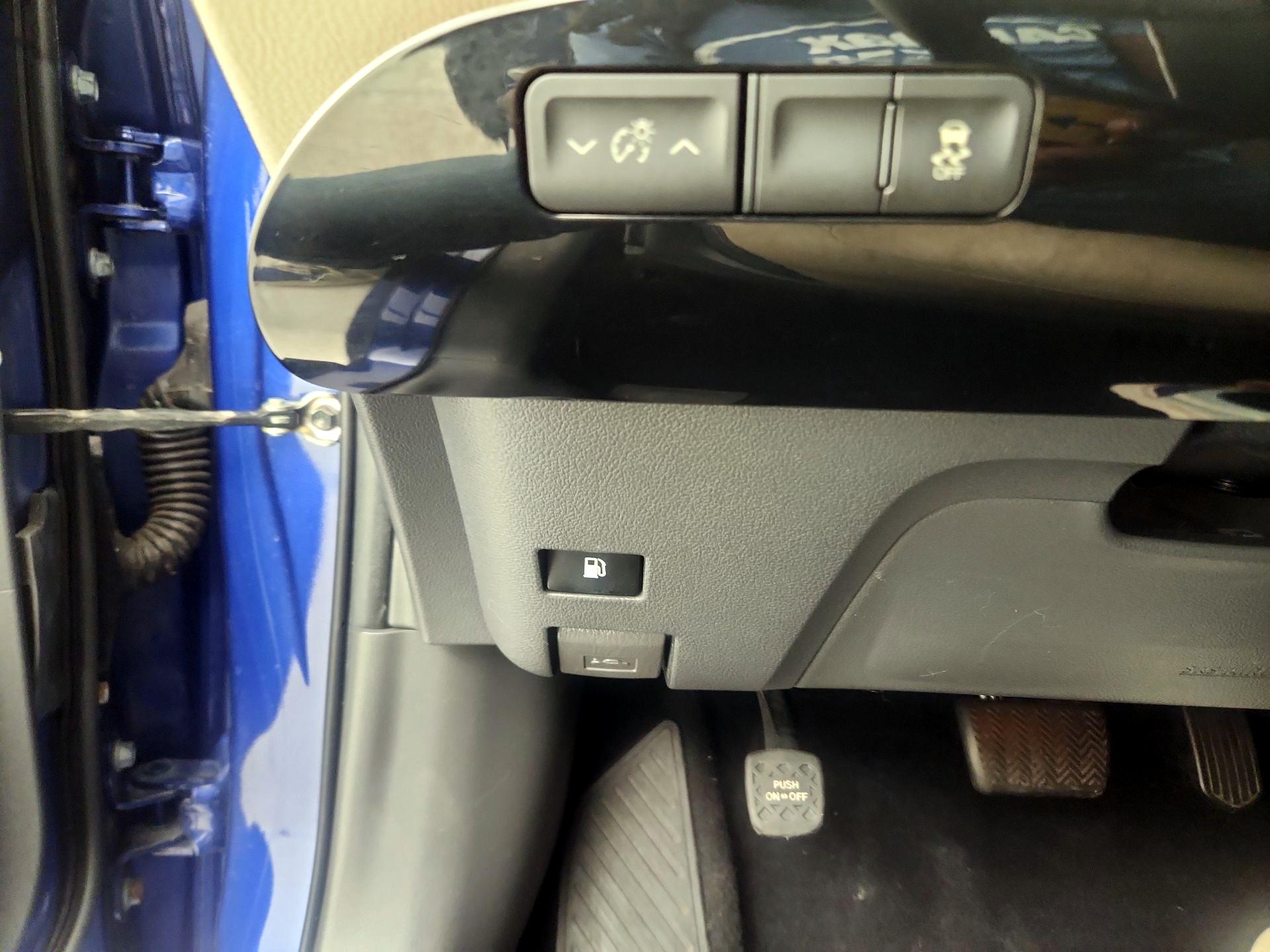 Thumbnail: 2016 Toyota Prius - 13