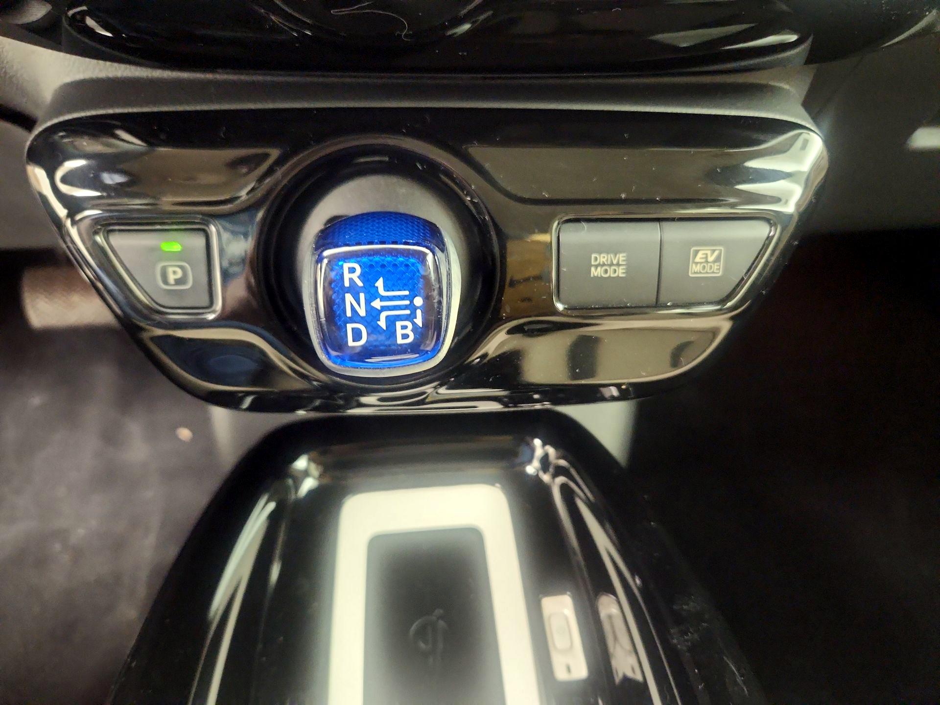 Thumbnail: 2016 Toyota Prius - 18
