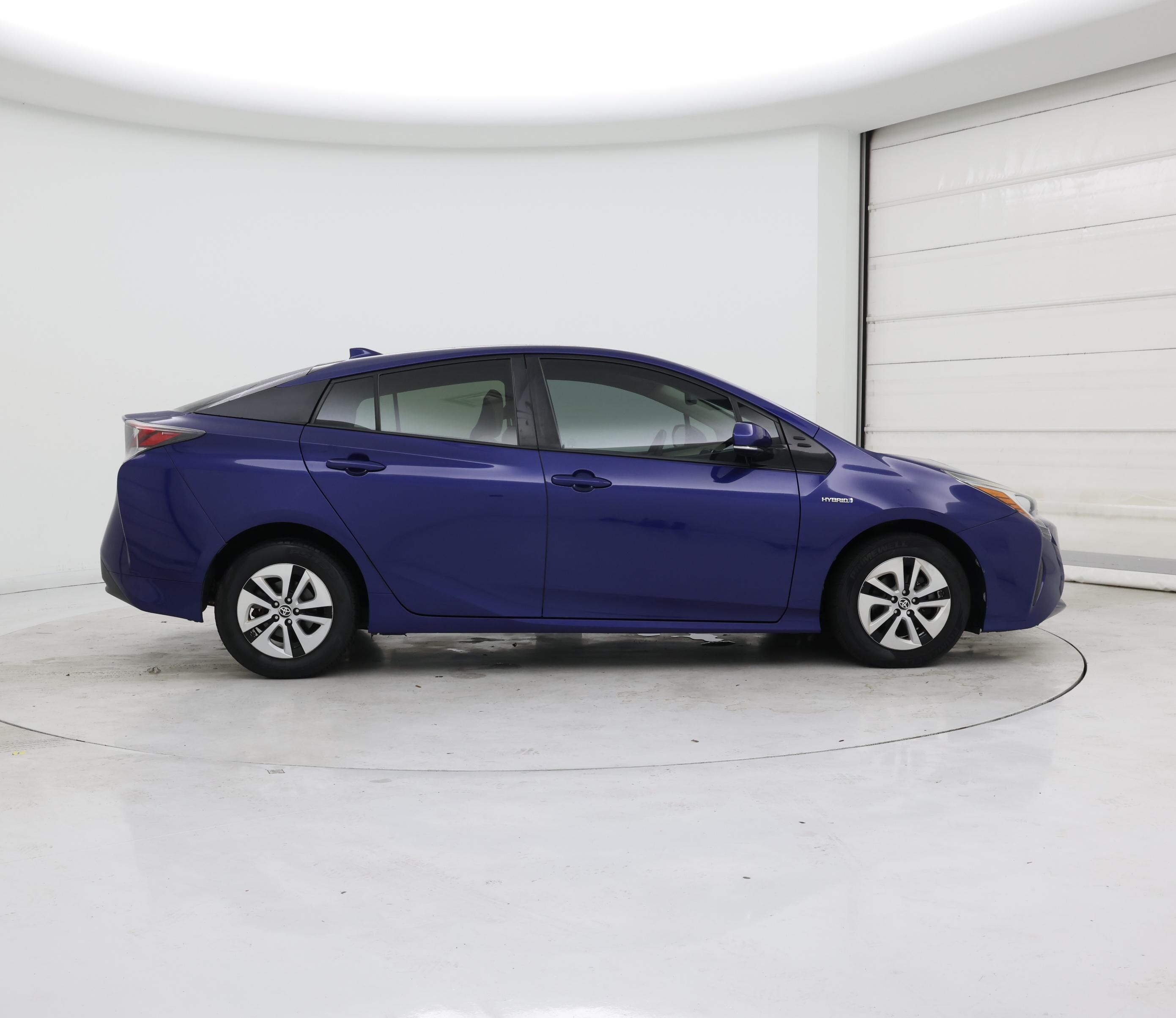 Thumbnail: 2016 Toyota Prius - 7