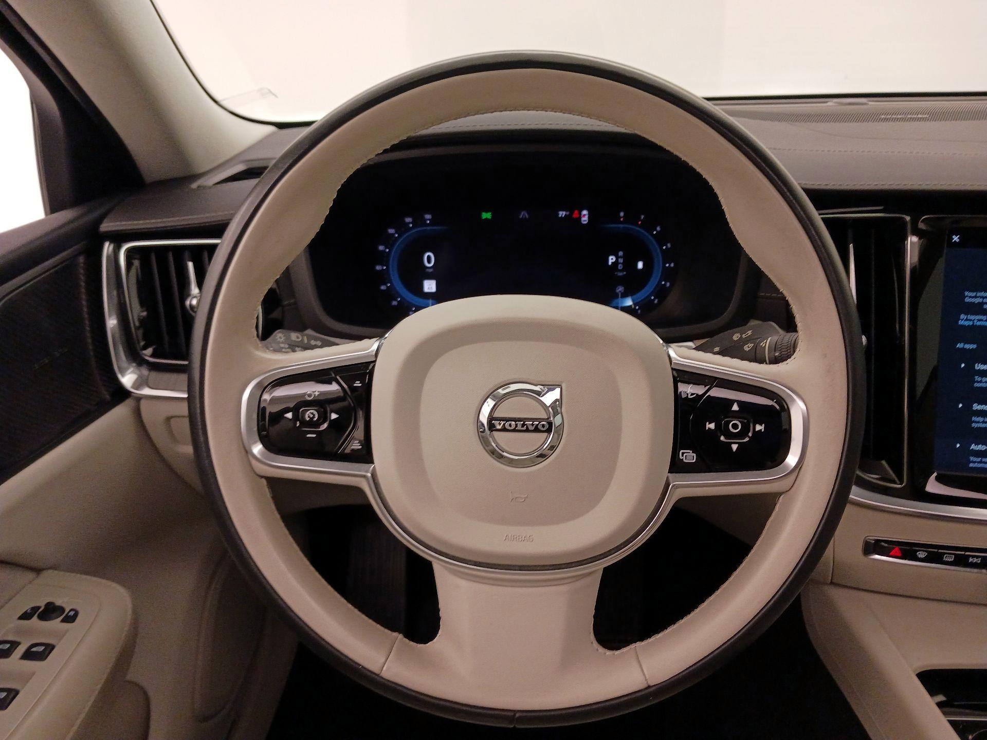 Thumbnail: 2023 Volvo S60 - 10