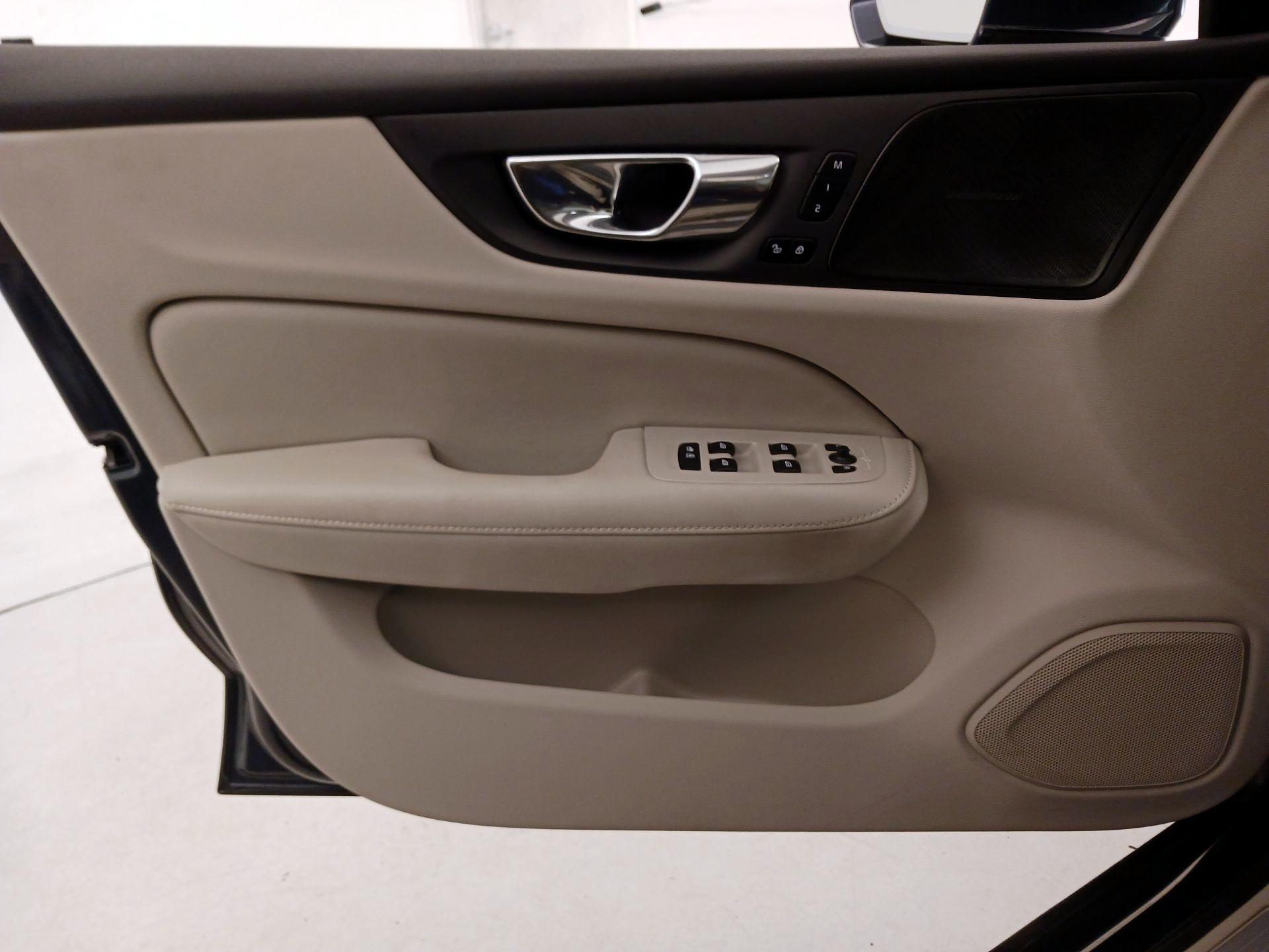 Thumbnail: 2023 Volvo S60 - 12