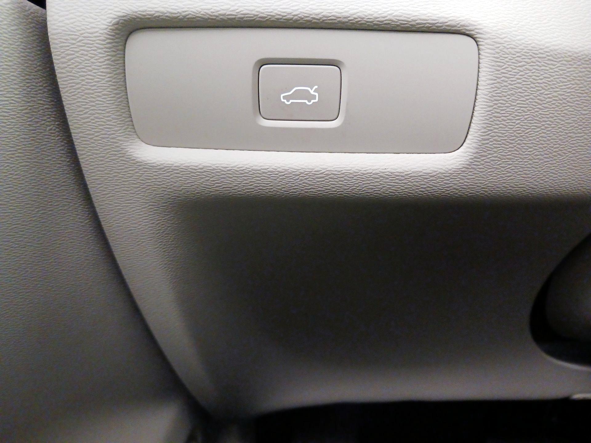 Thumbnail: 2023 Volvo S60 - 13