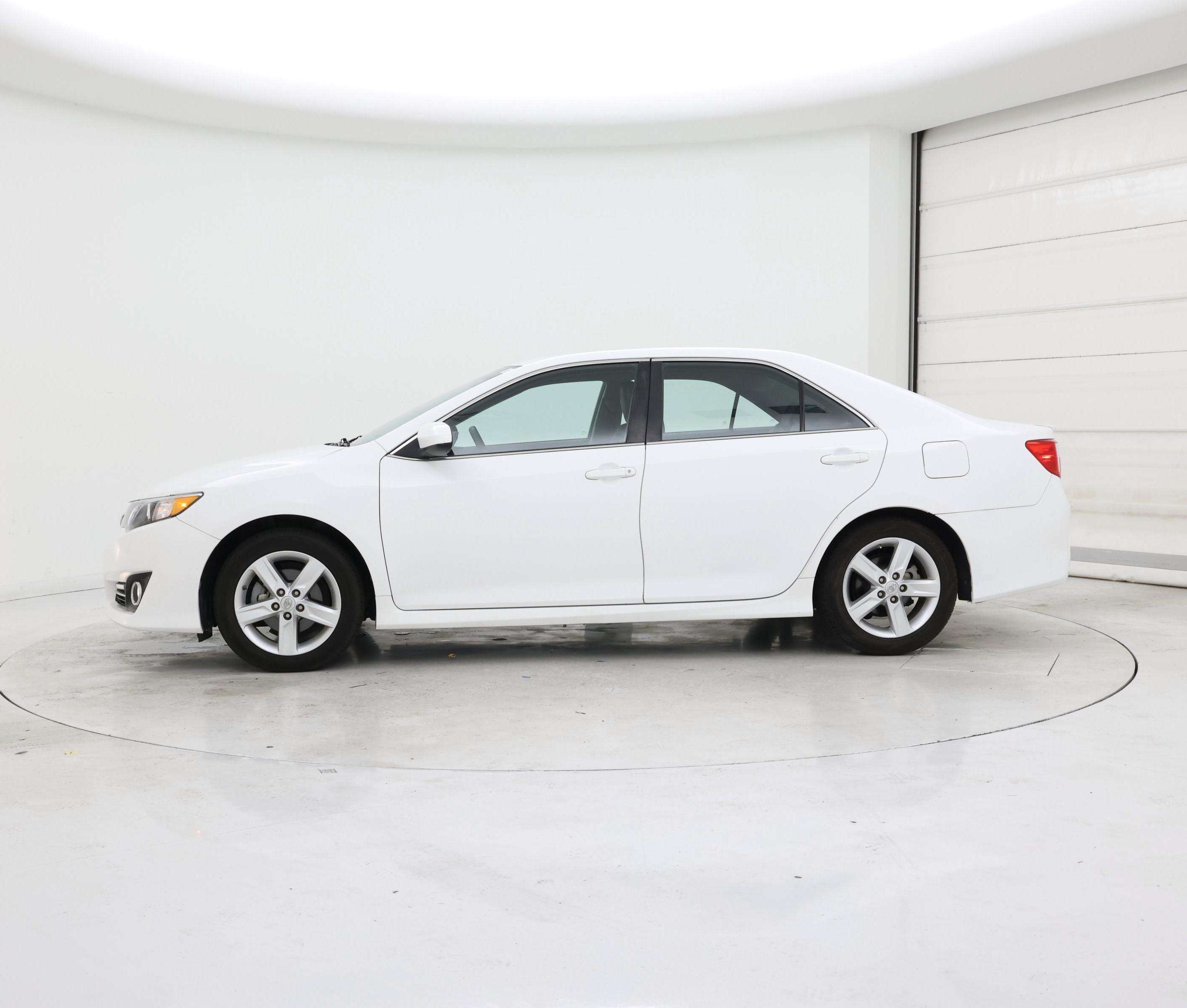 Thumbnail: 2014 Toyota Camry - 3