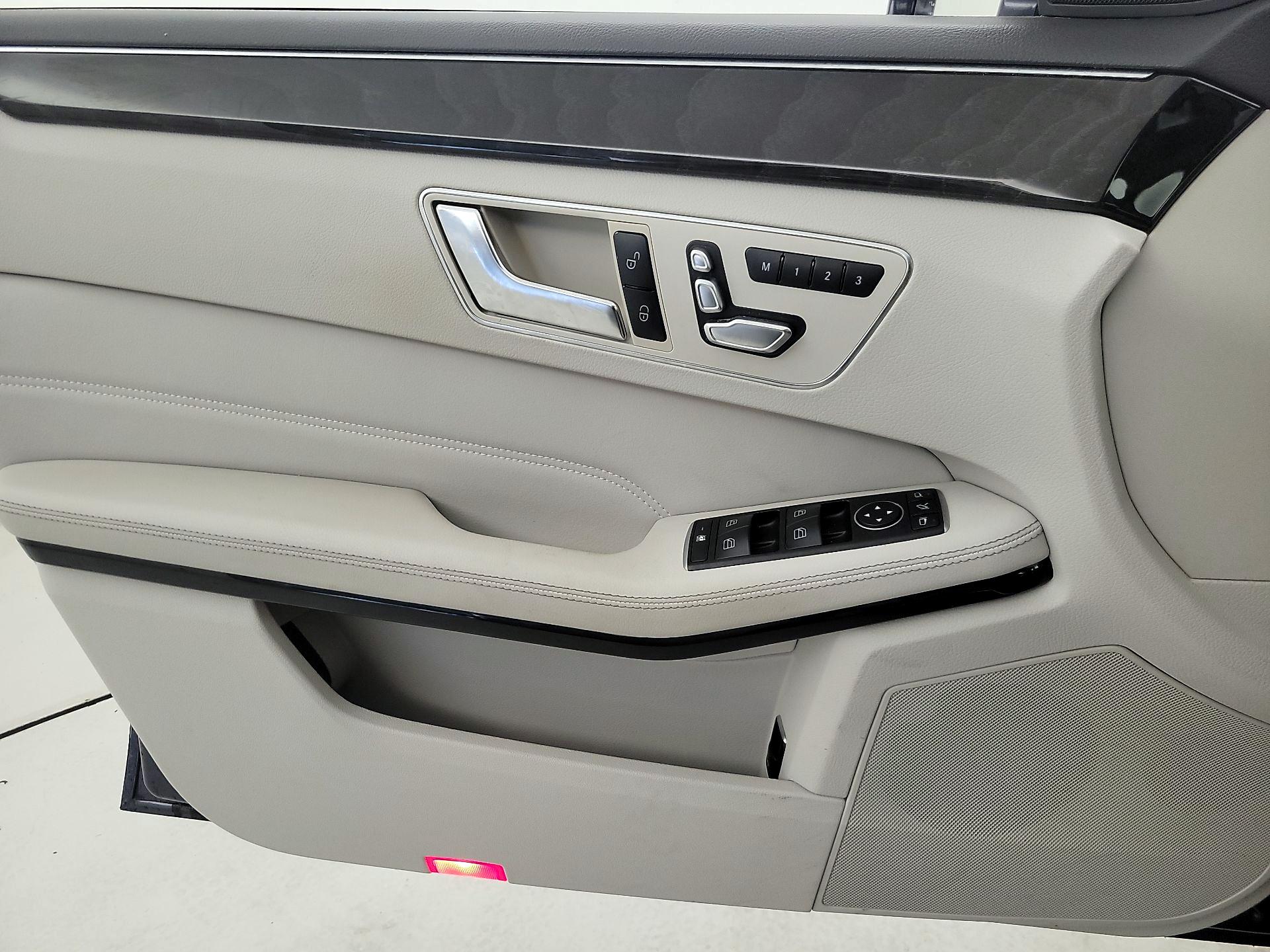 Thumbnail: 2016 Mercedes-Benz E-Class - 12