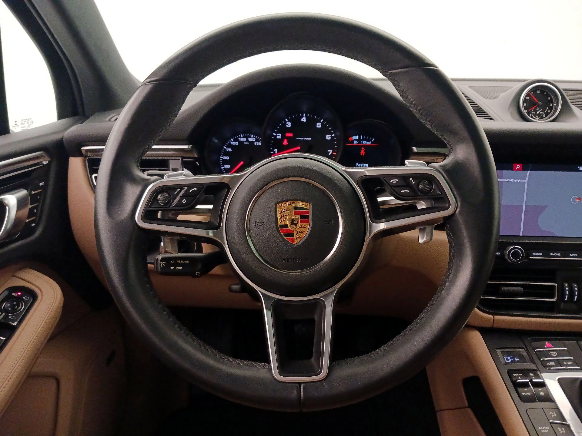 Thumbnail: 2021 Porsche Macan - 10