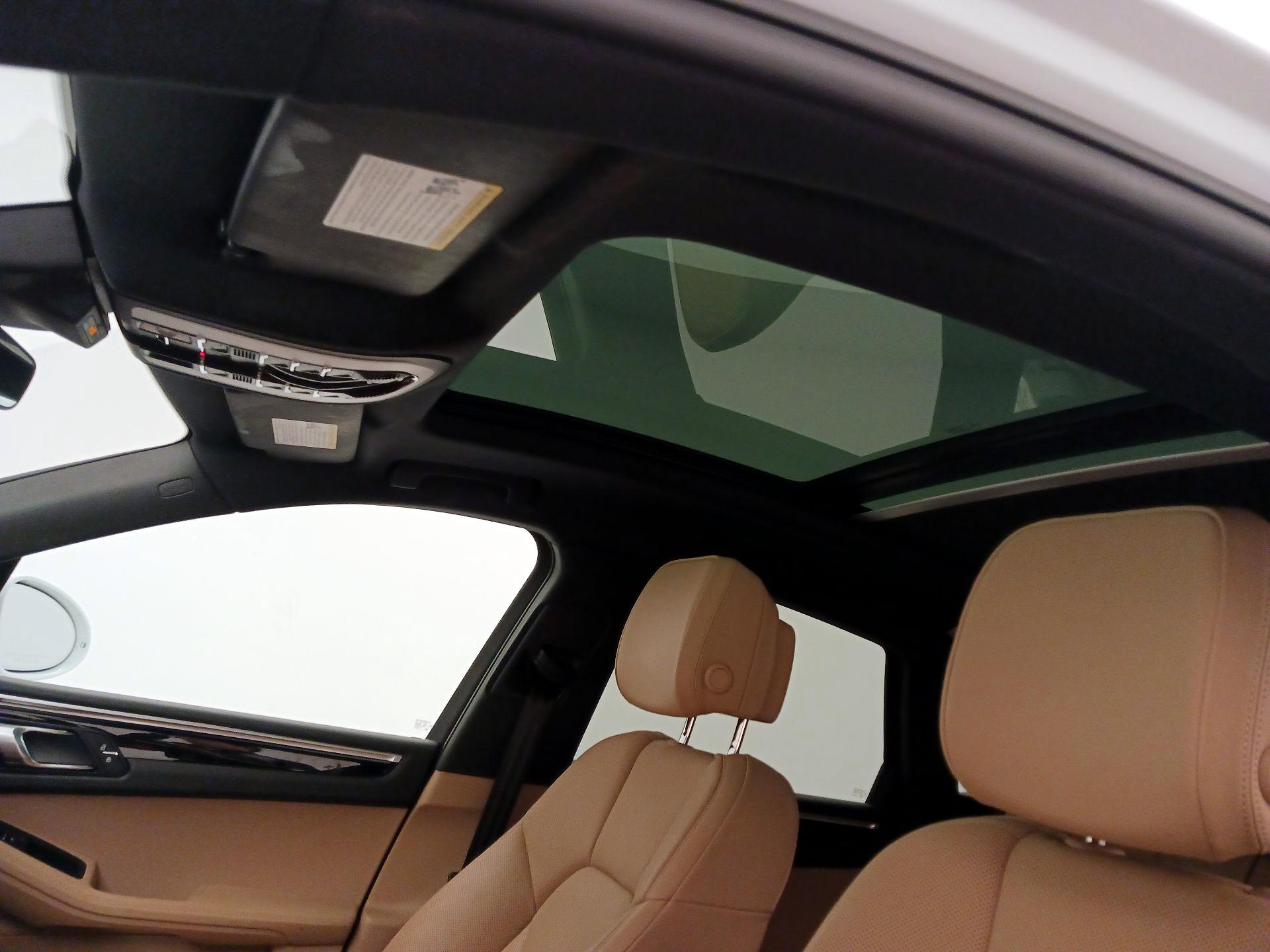 Thumbnail: 2021 Porsche Macan - 20