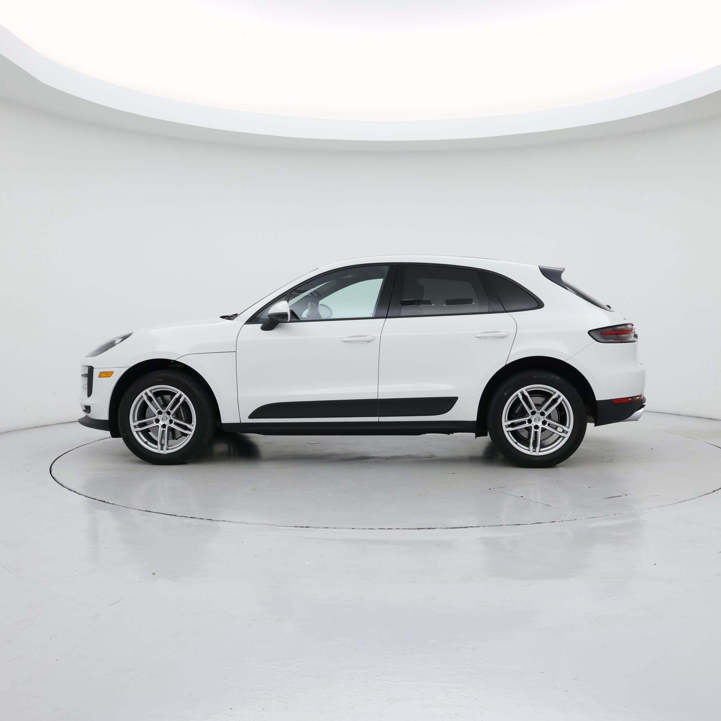 Thumbnail: 2021 Porsche Macan - 3