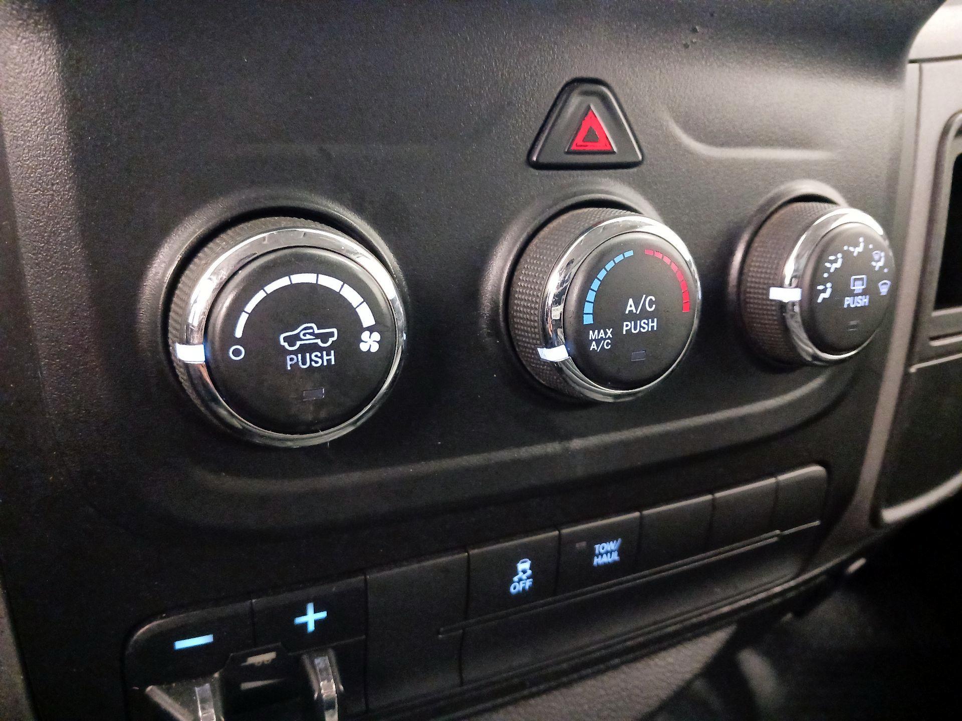 Thumbnail: 2019 RAM 1500 Classic - 17