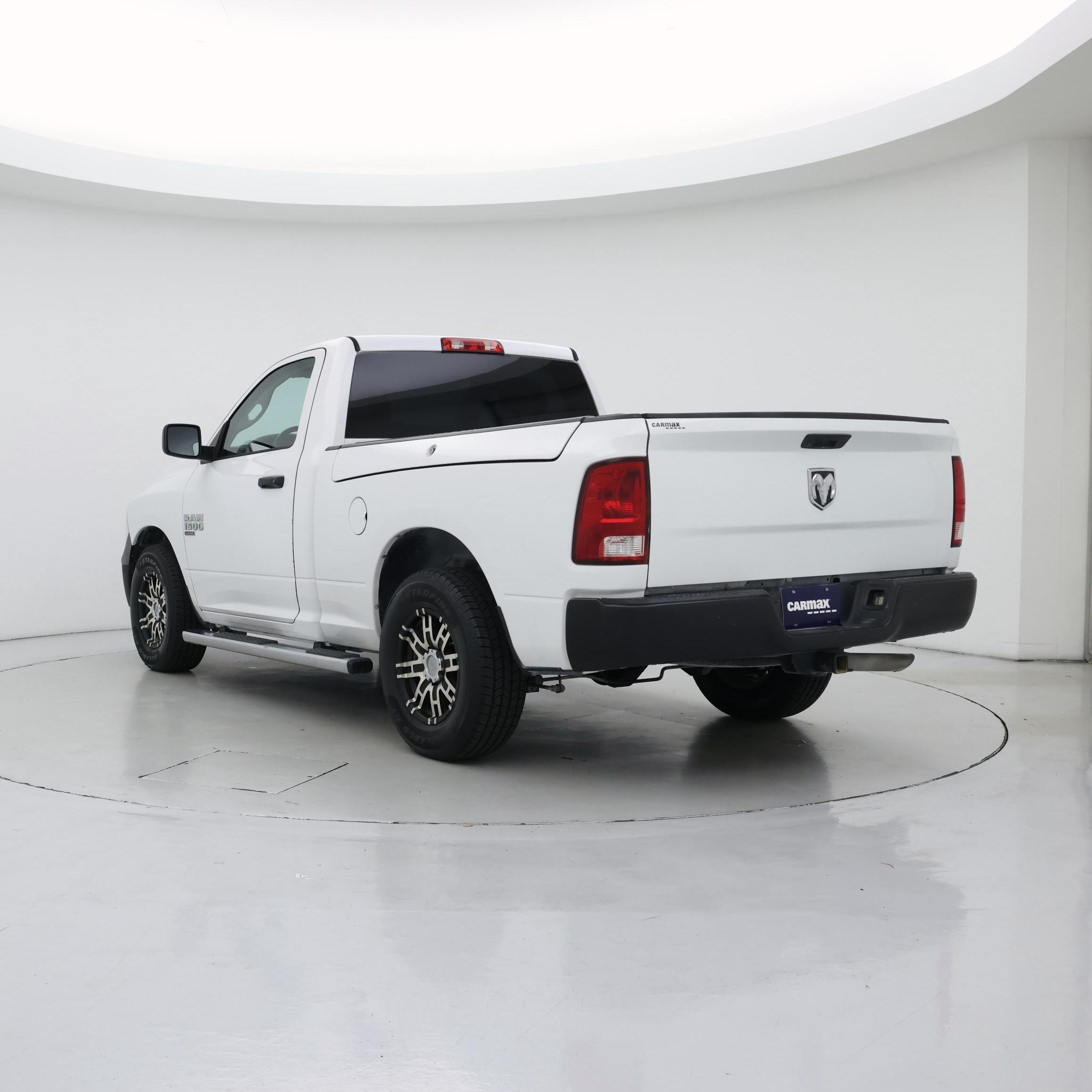 Thumbnail: 2019 RAM 1500 Classic - 2