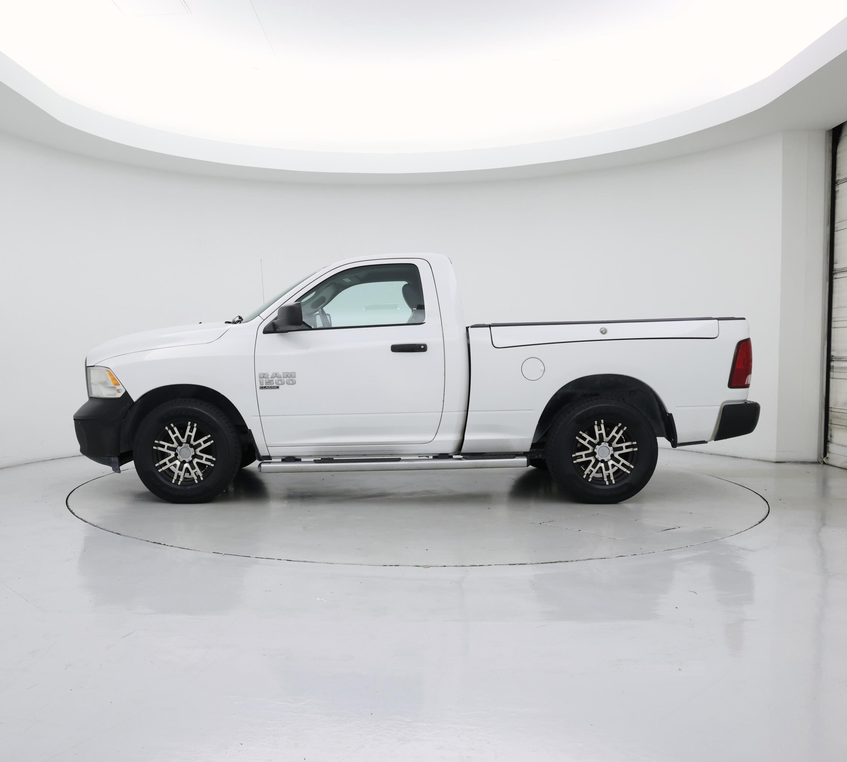 Thumbnail: 2019 RAM 1500 Classic - 3