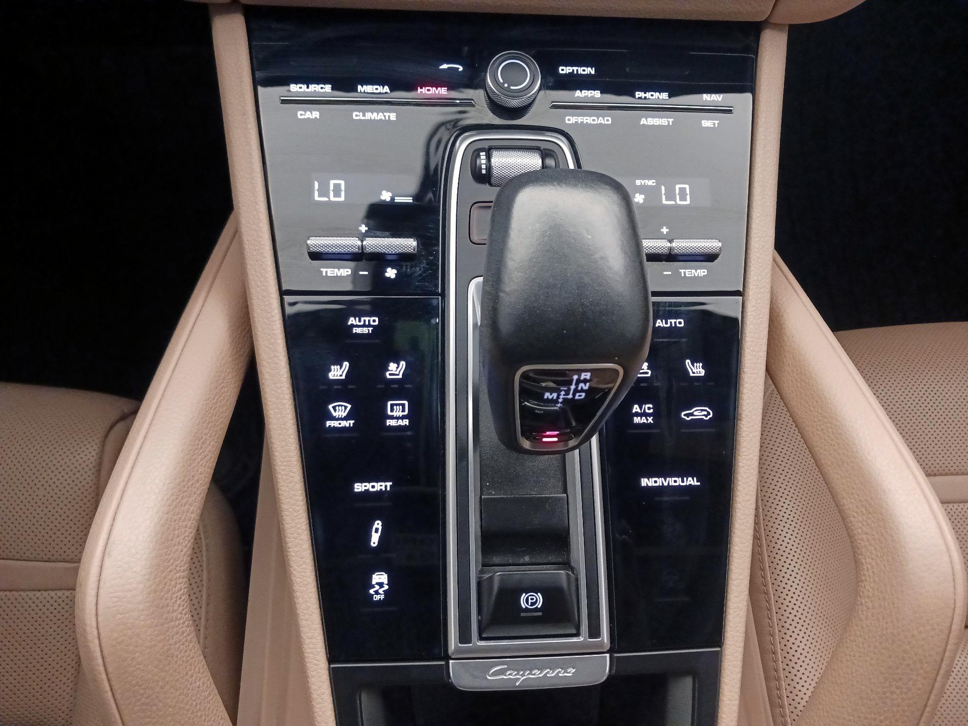 Thumbnail: 2019 Porsche Cayenne - 15