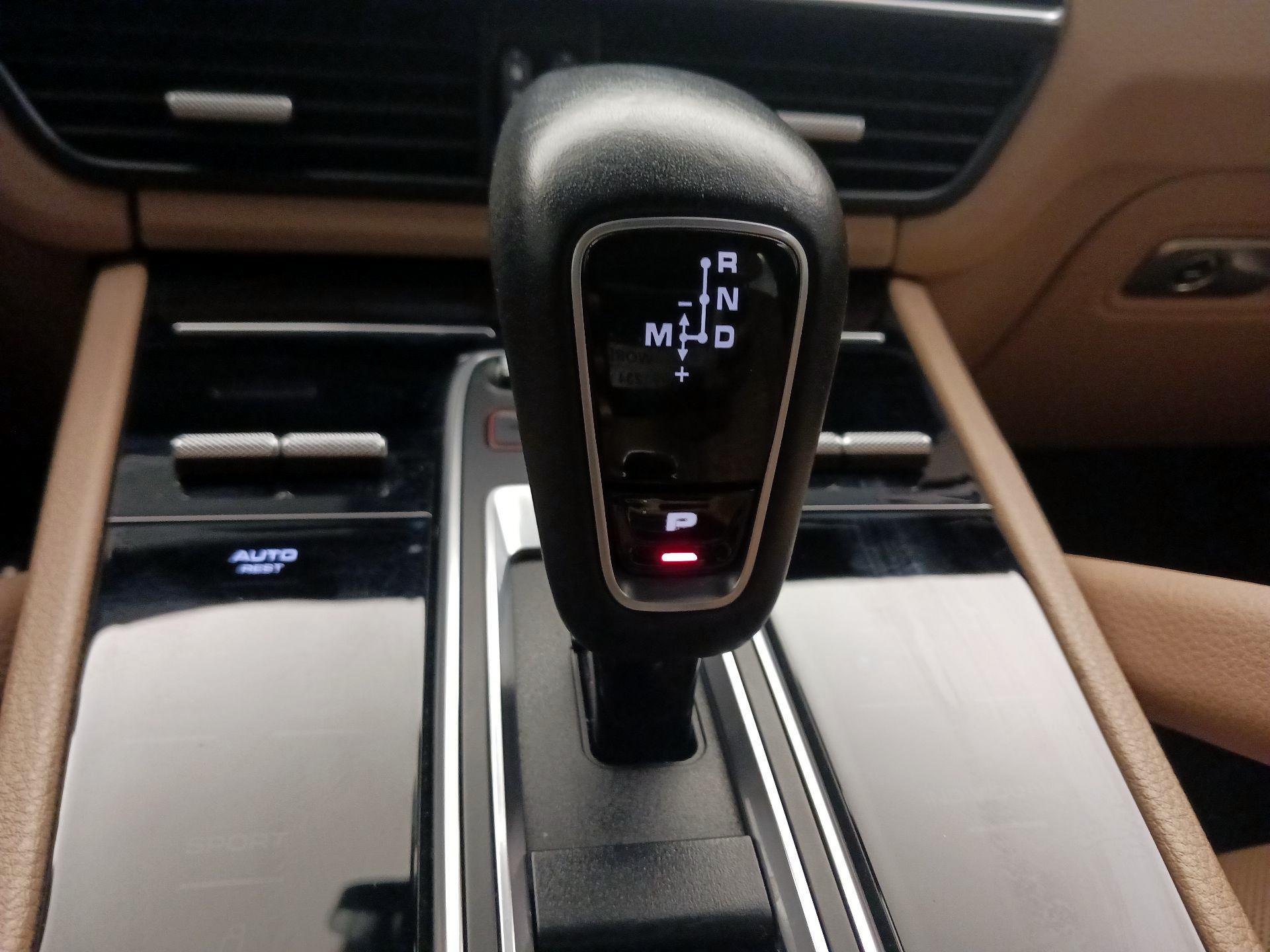 Thumbnail: 2019 Porsche Cayenne - 16