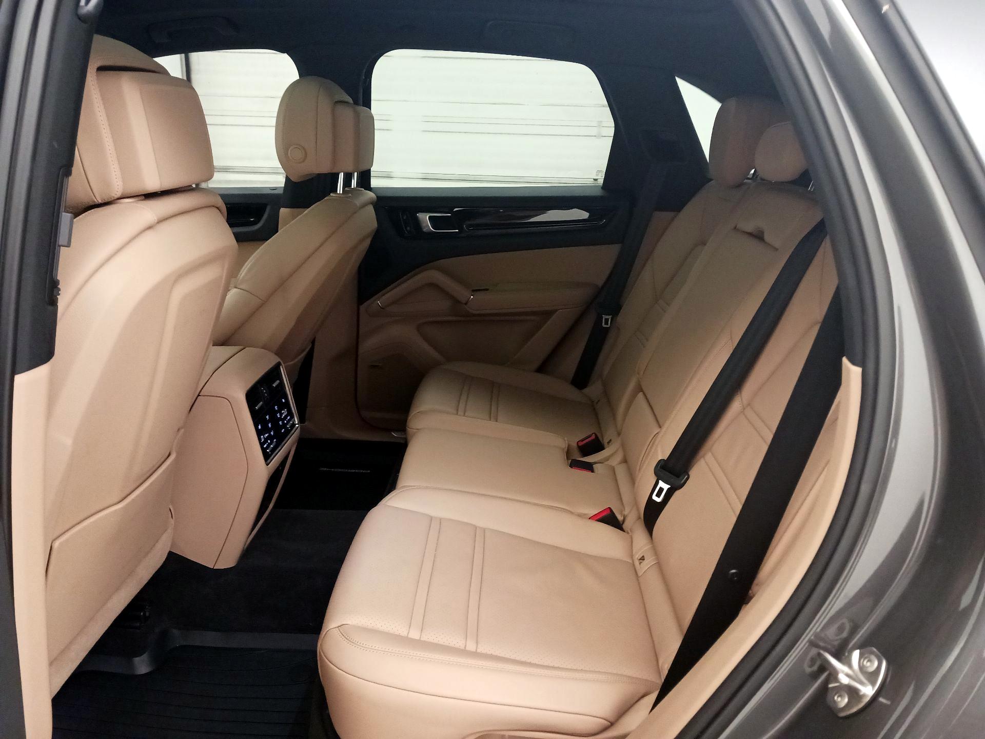Thumbnail: 2019 Porsche Cayenne - 19
