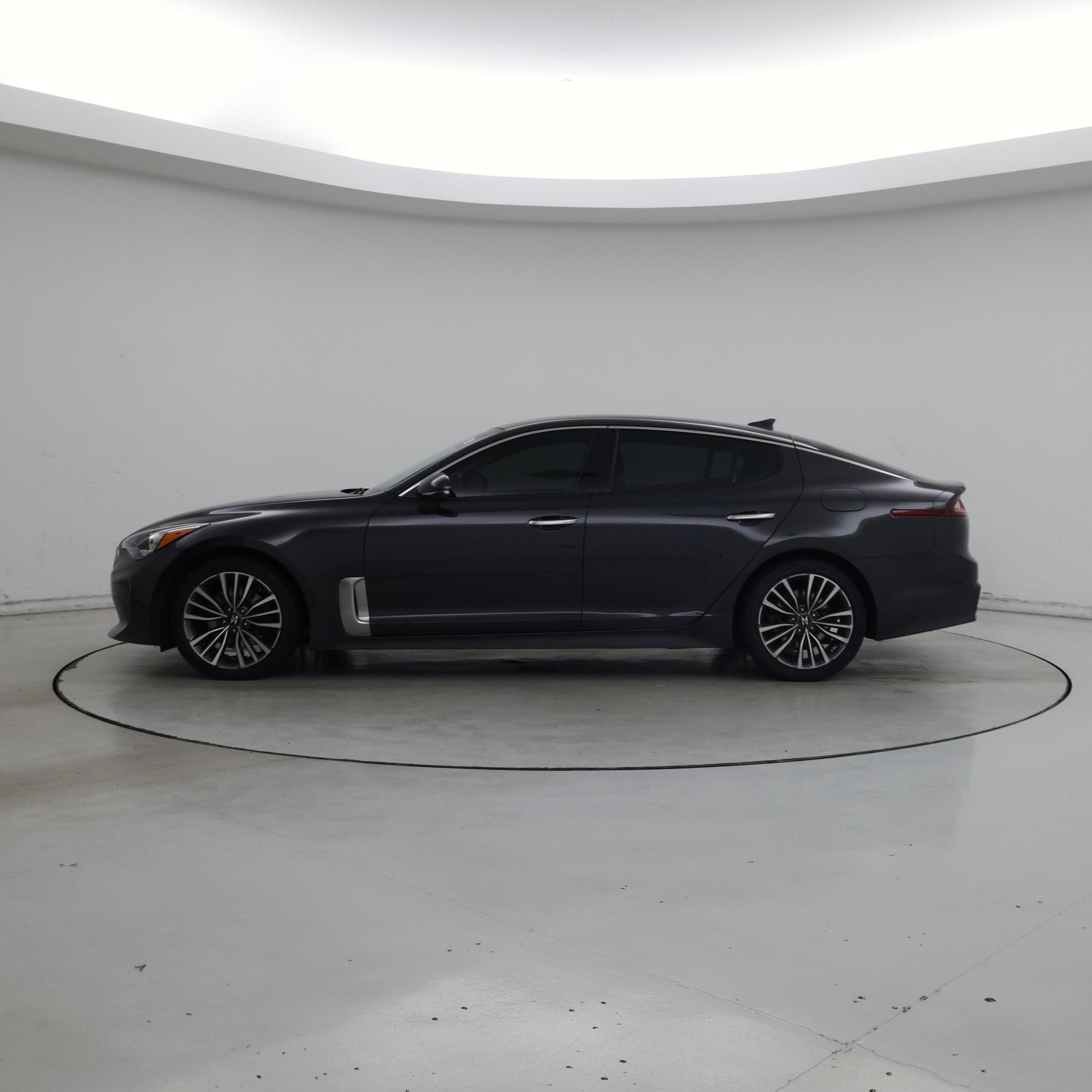 Thumbnail: 2019 Kia Stinger - 3