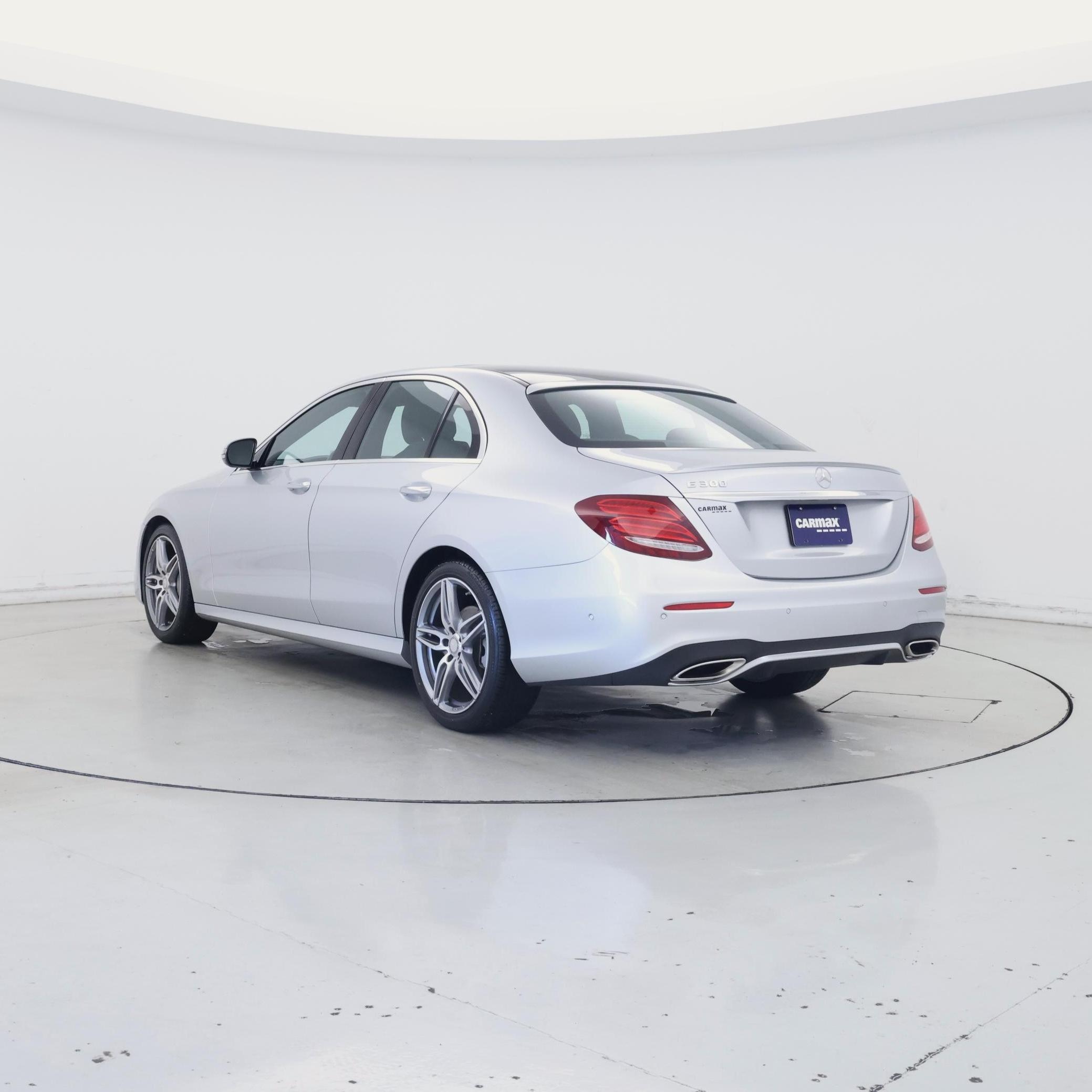 Thumbnail: 2017 Mercedes-Benz E-Class - 2