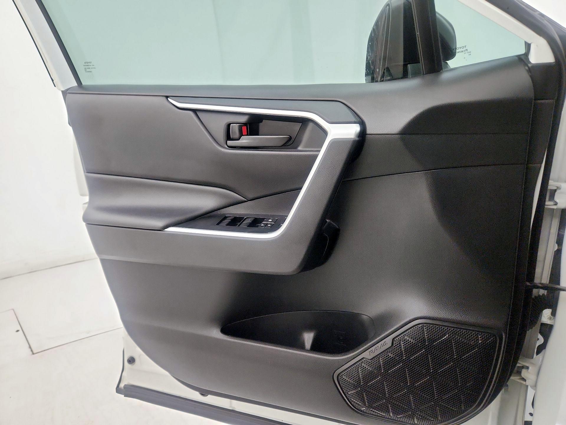 Thumbnail: 2021 Toyota RAV4 - 12
