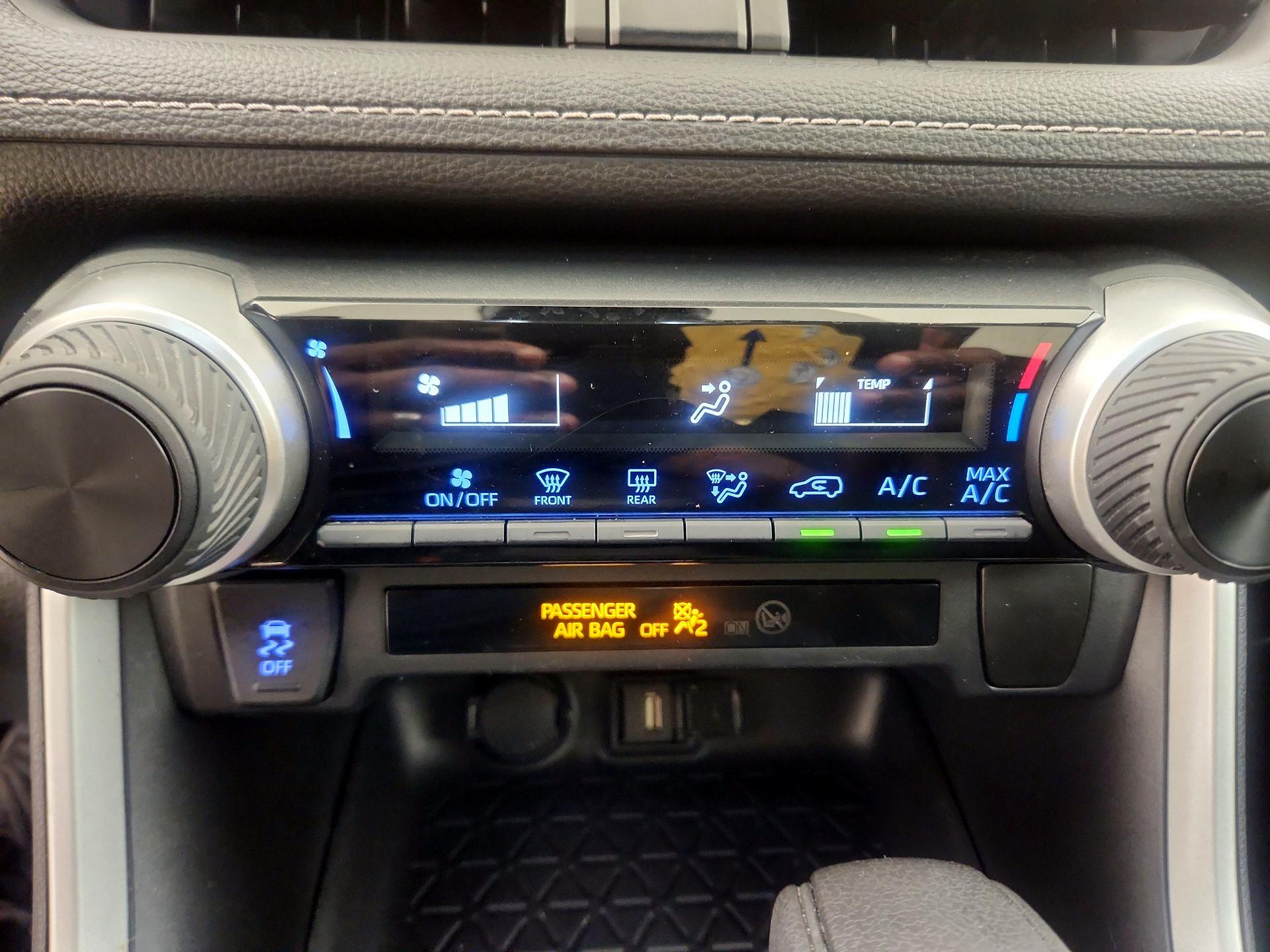 Thumbnail: 2021 Toyota RAV4 - 16
