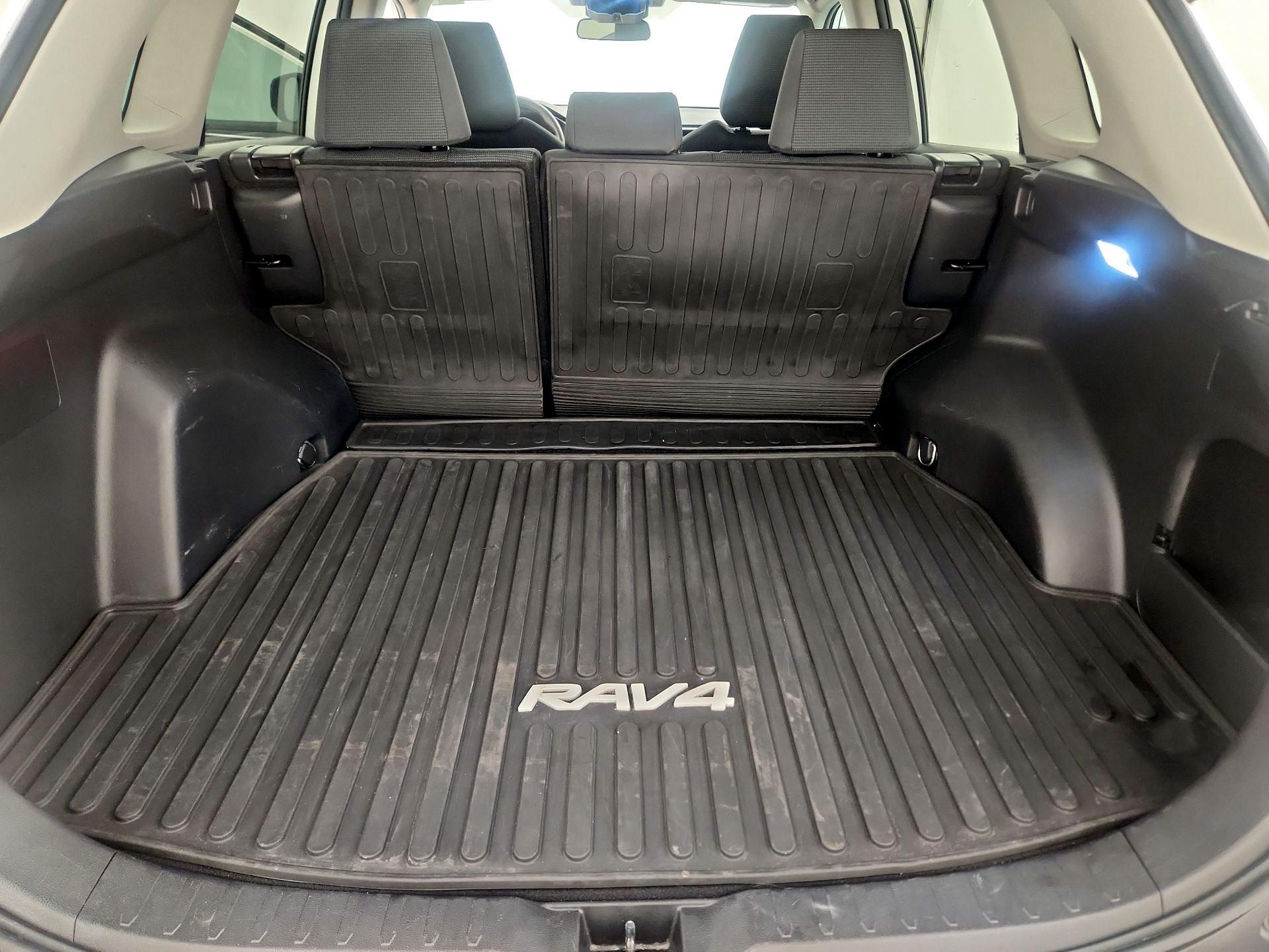 Thumbnail: 2021 Toyota RAV4 - 20