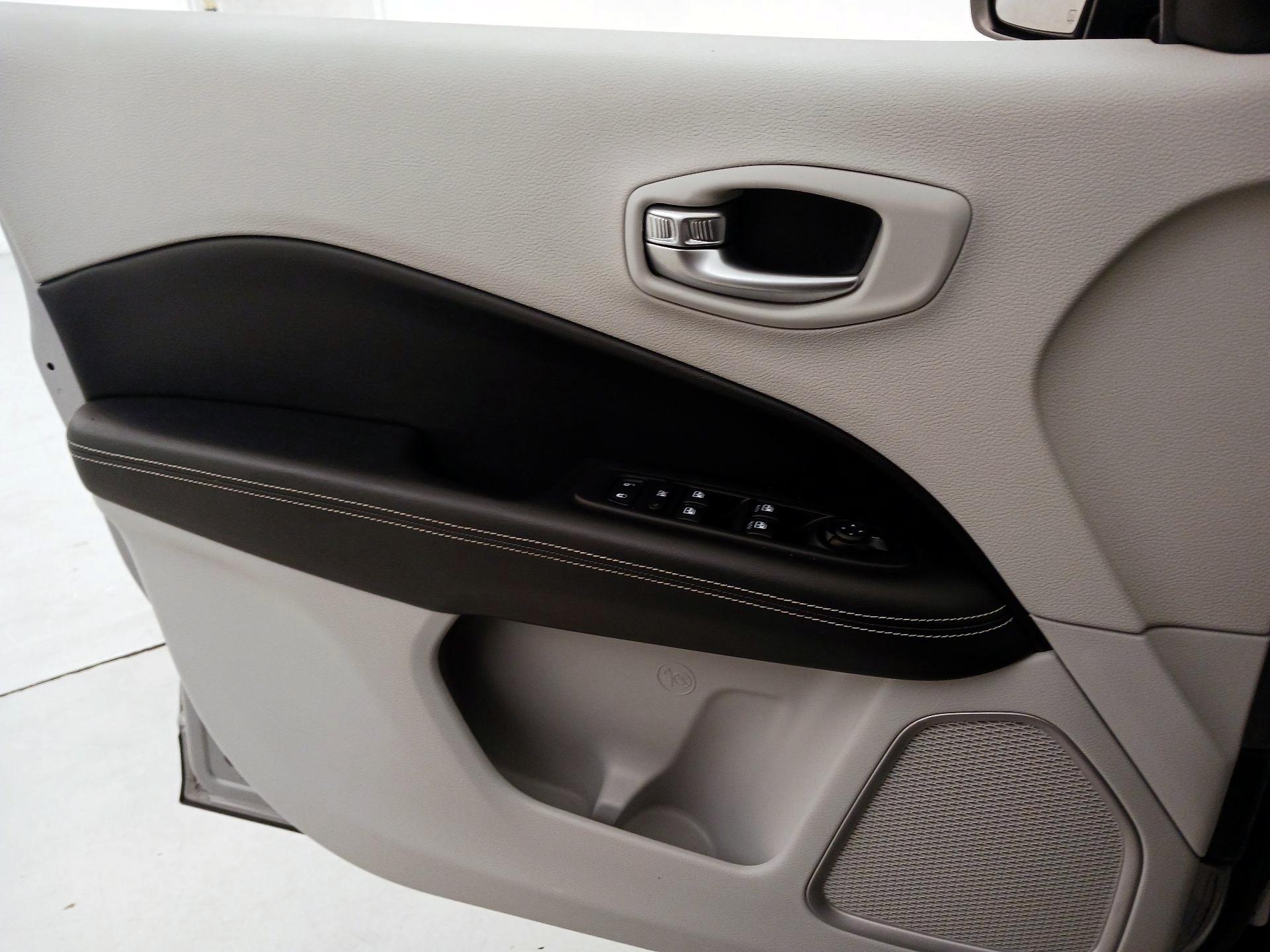 Thumbnail: 2019 Jeep Compass - 12