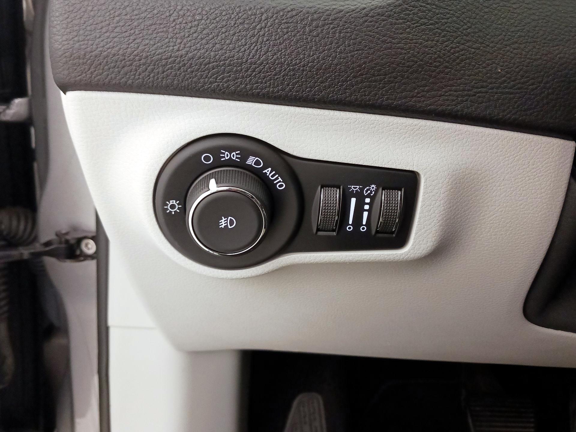 Thumbnail: 2019 Jeep Compass - 13