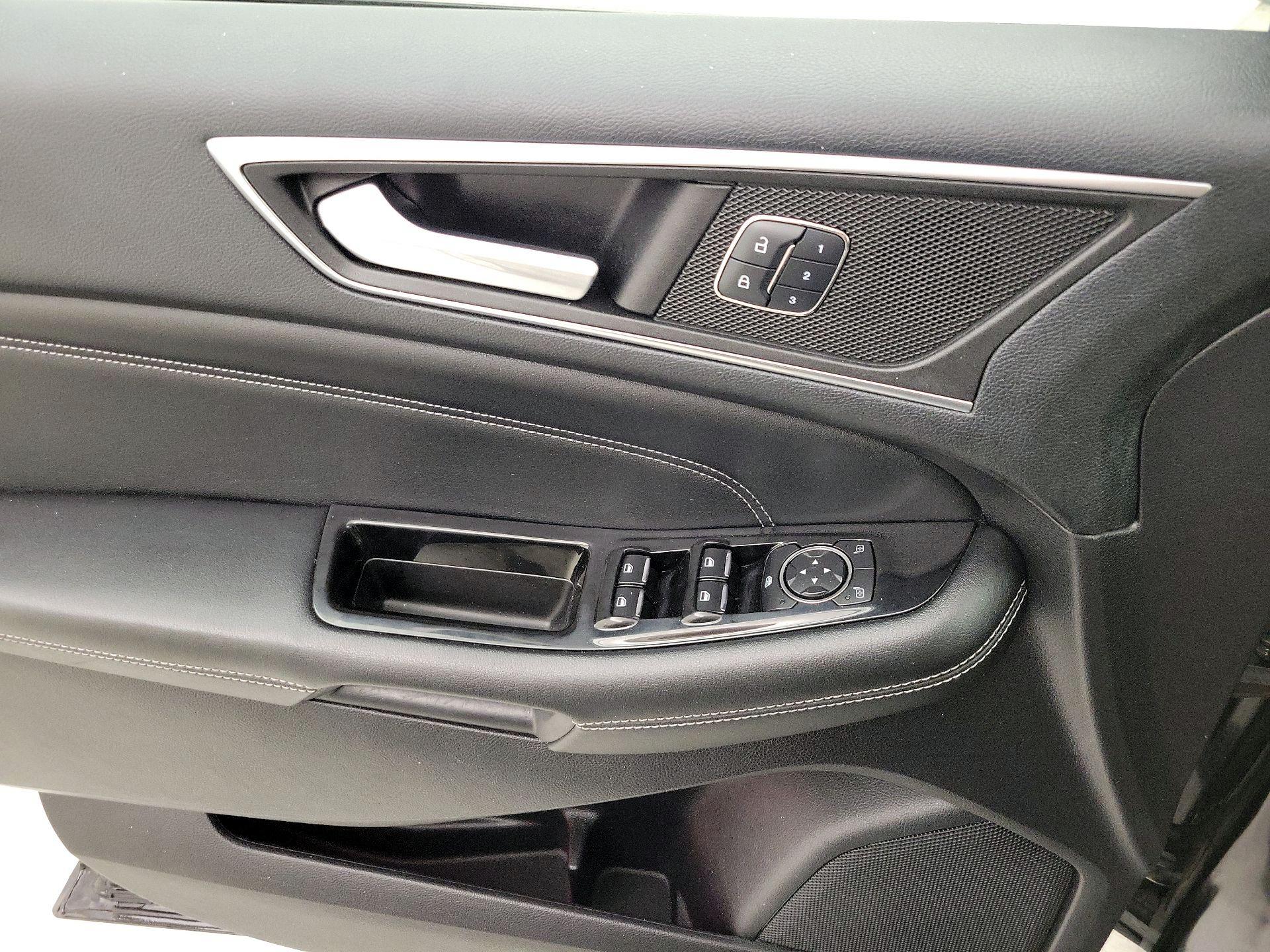 Thumbnail: 2016 Ford Edge - 12