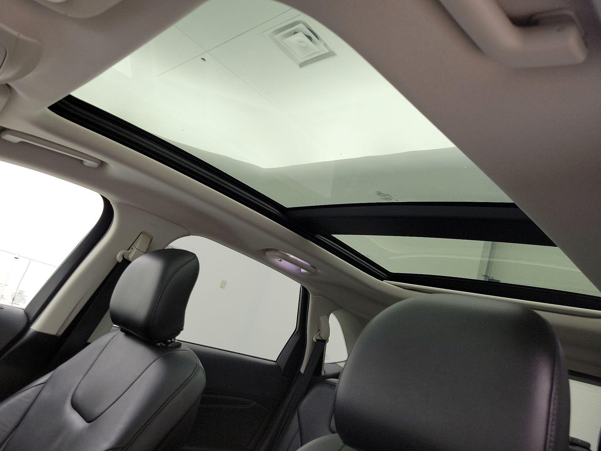 Thumbnail: 2016 Ford Edge - 19