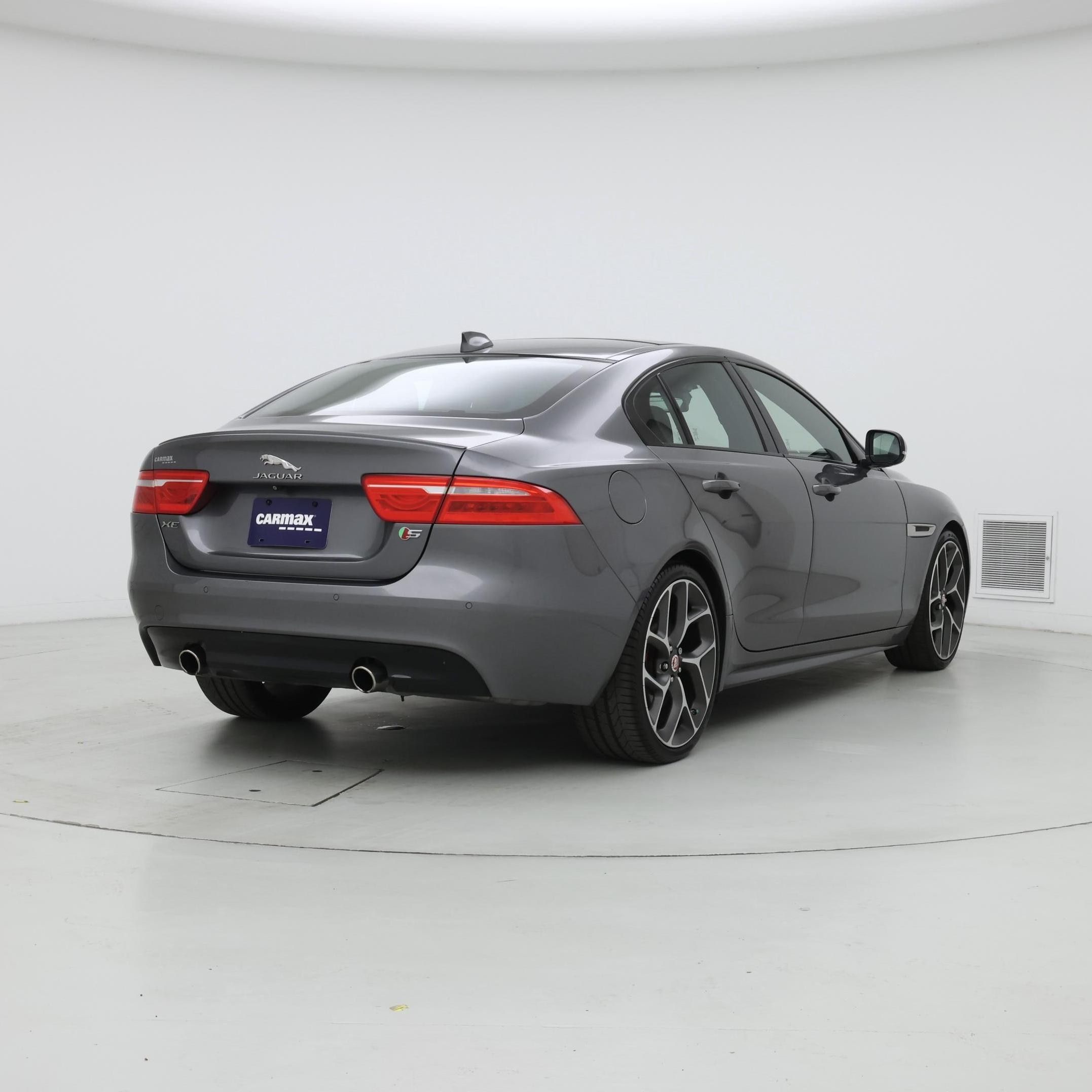 Thumbnail: 2018 Jaguar XE - 8