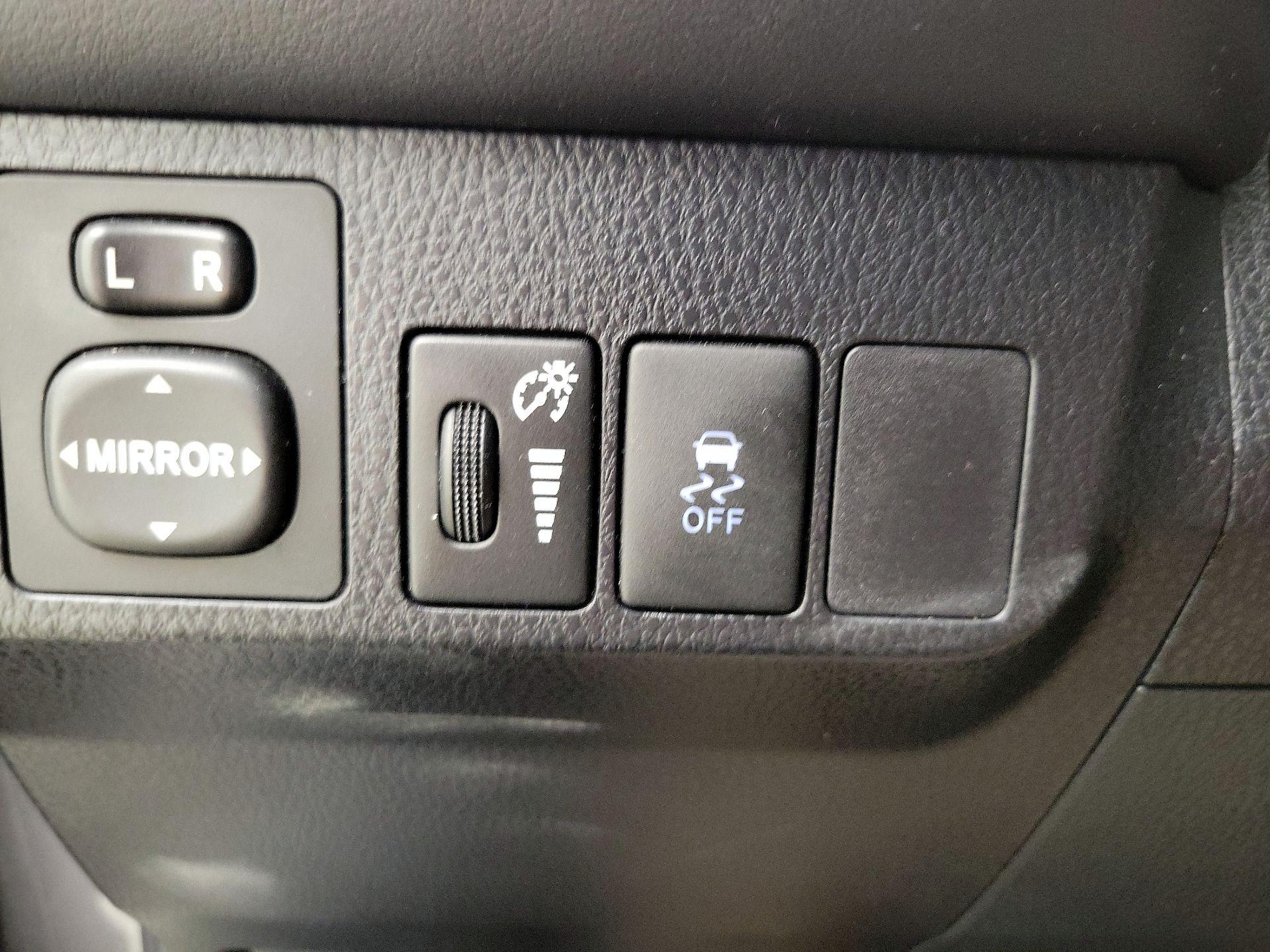 Thumbnail: 2015 Toyota RAV4 - 13