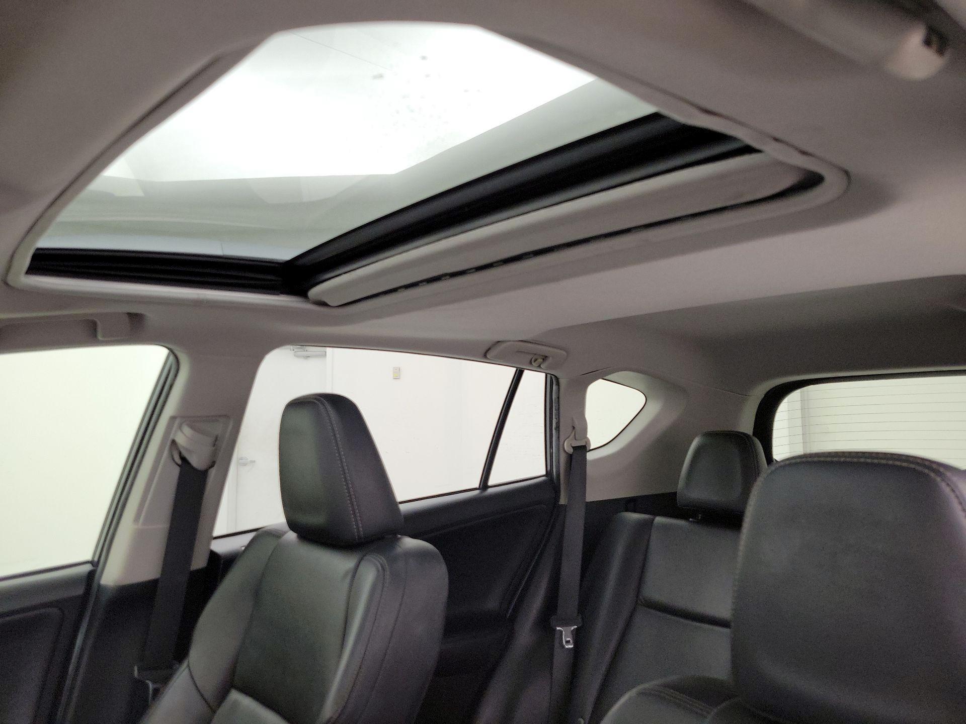 Thumbnail: 2015 Toyota RAV4 - 20
