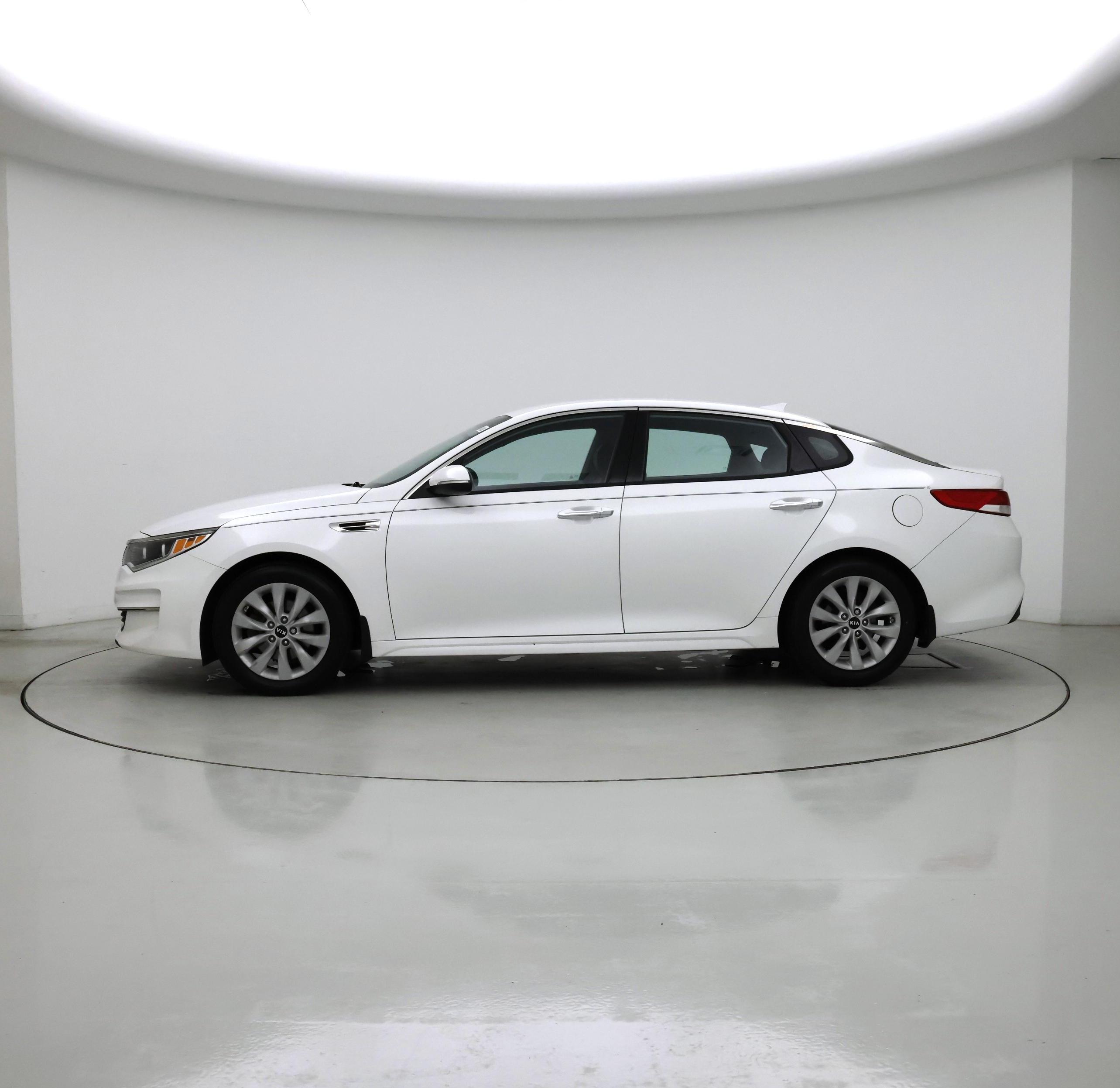Thumbnail: 2017 Kia Optima - 3