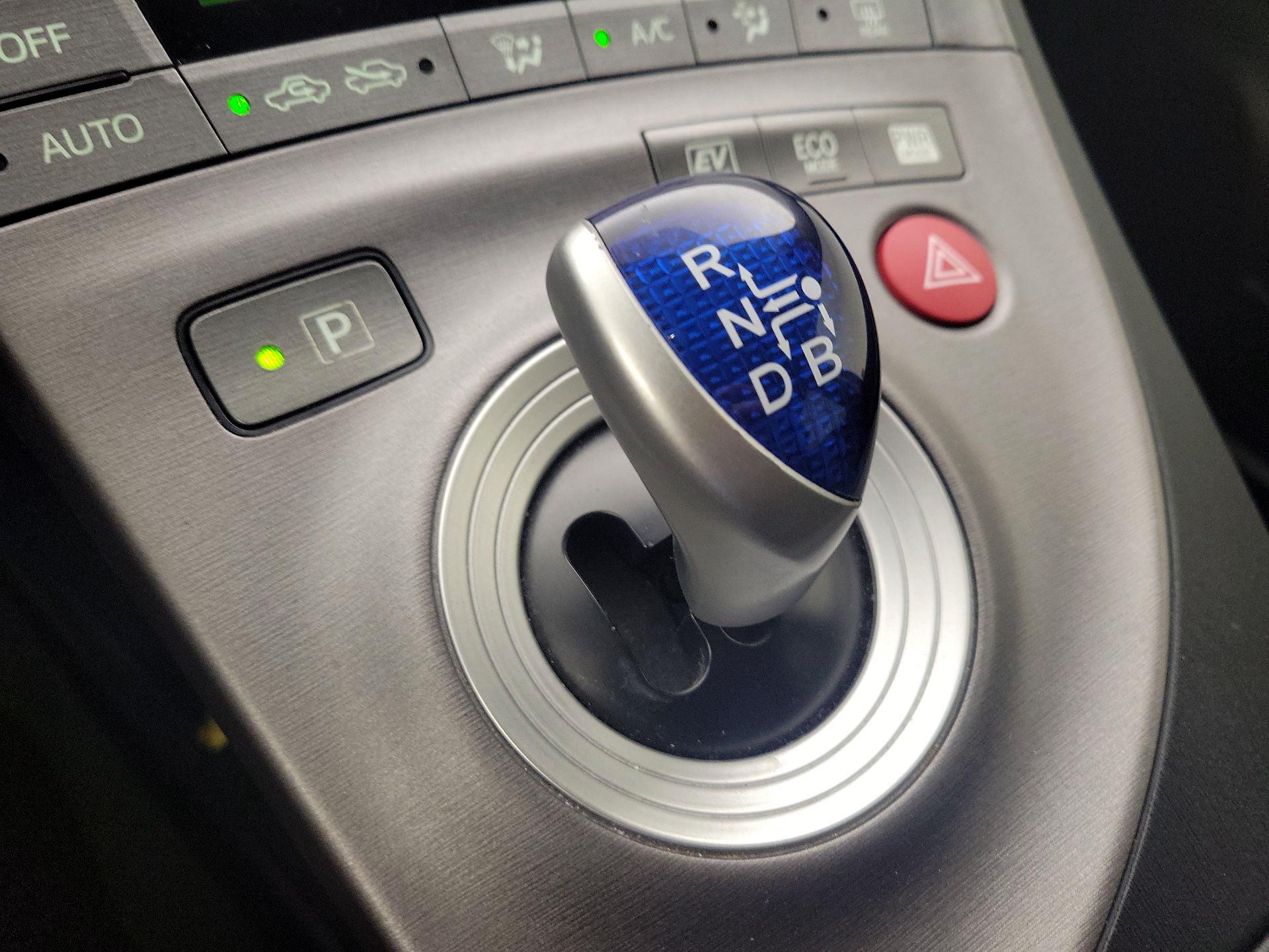 Thumbnail: 2015 Toyota Prius - 17