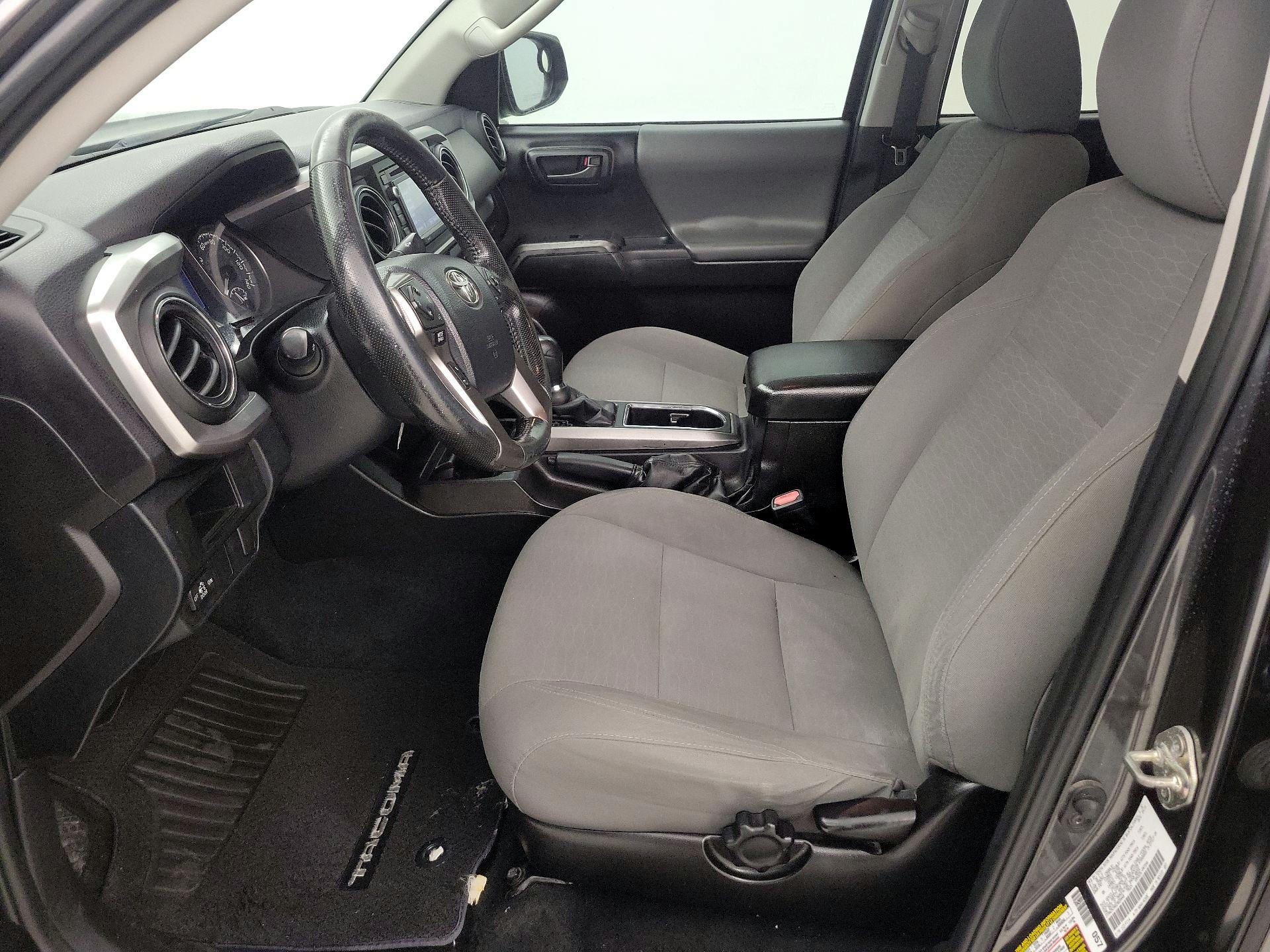 Thumbnail: 2016 Toyota Tacoma - 11