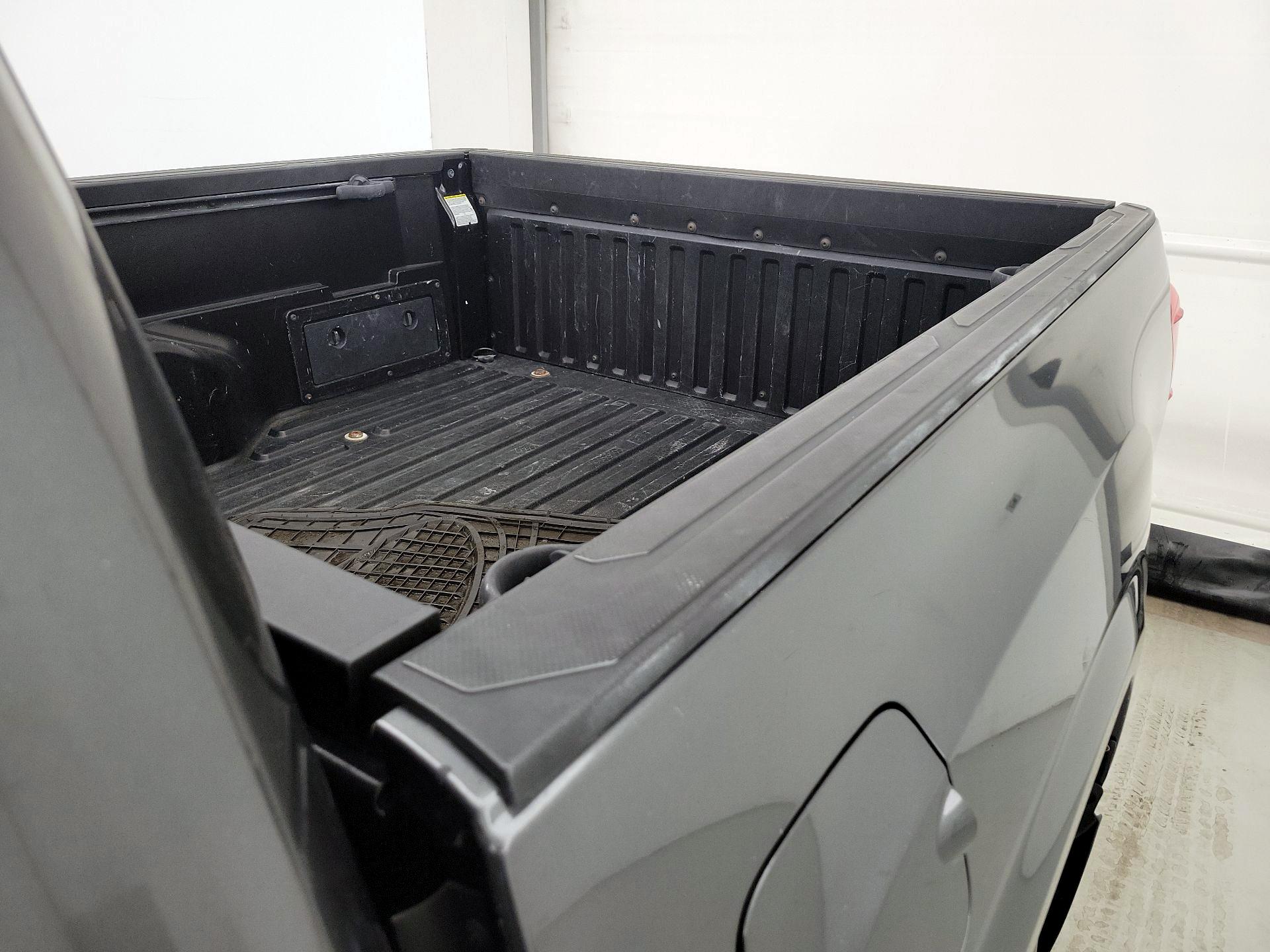 Thumbnail: 2016 Toyota Tacoma - 20
