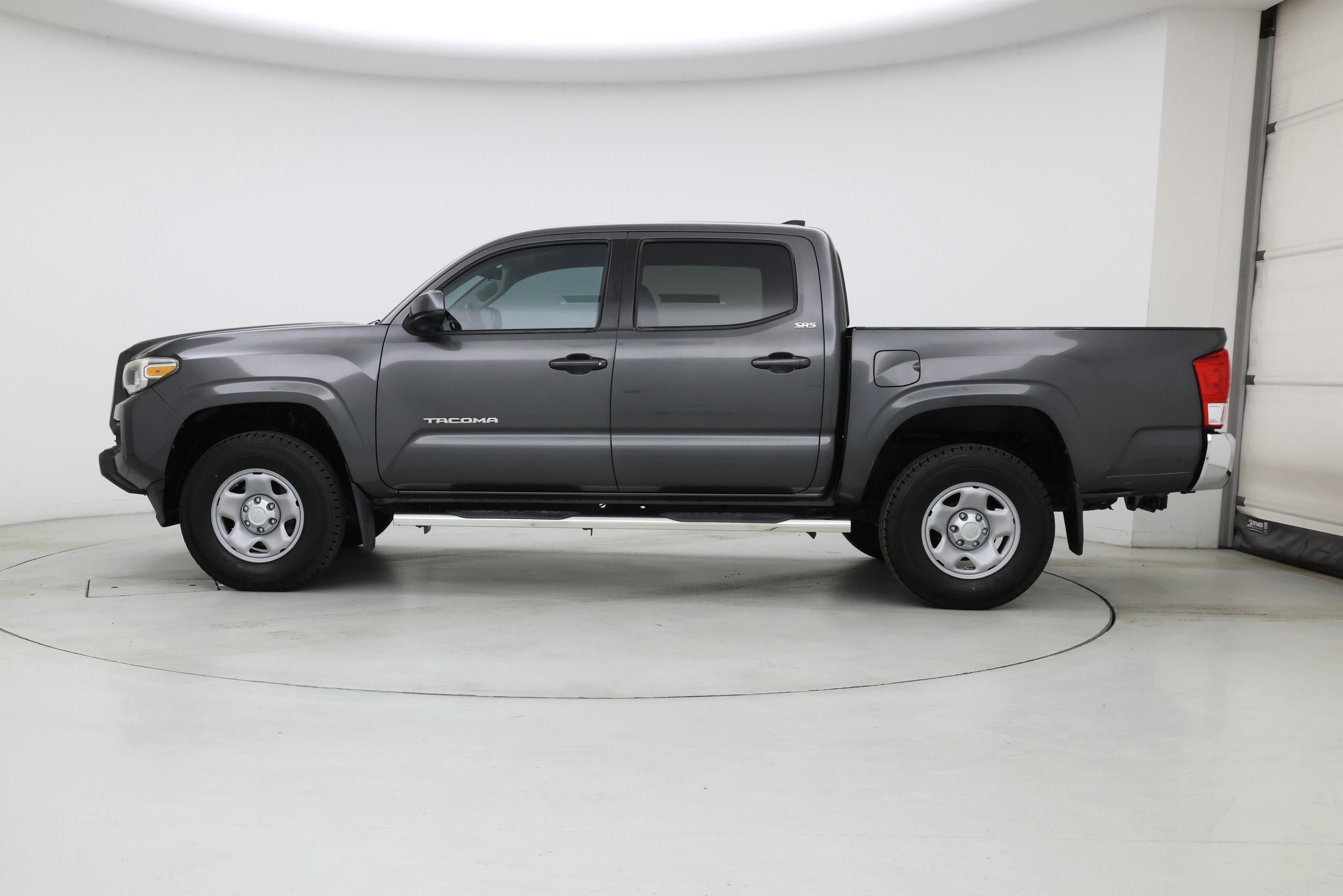 Thumbnail: 2016 Toyota Tacoma - 3