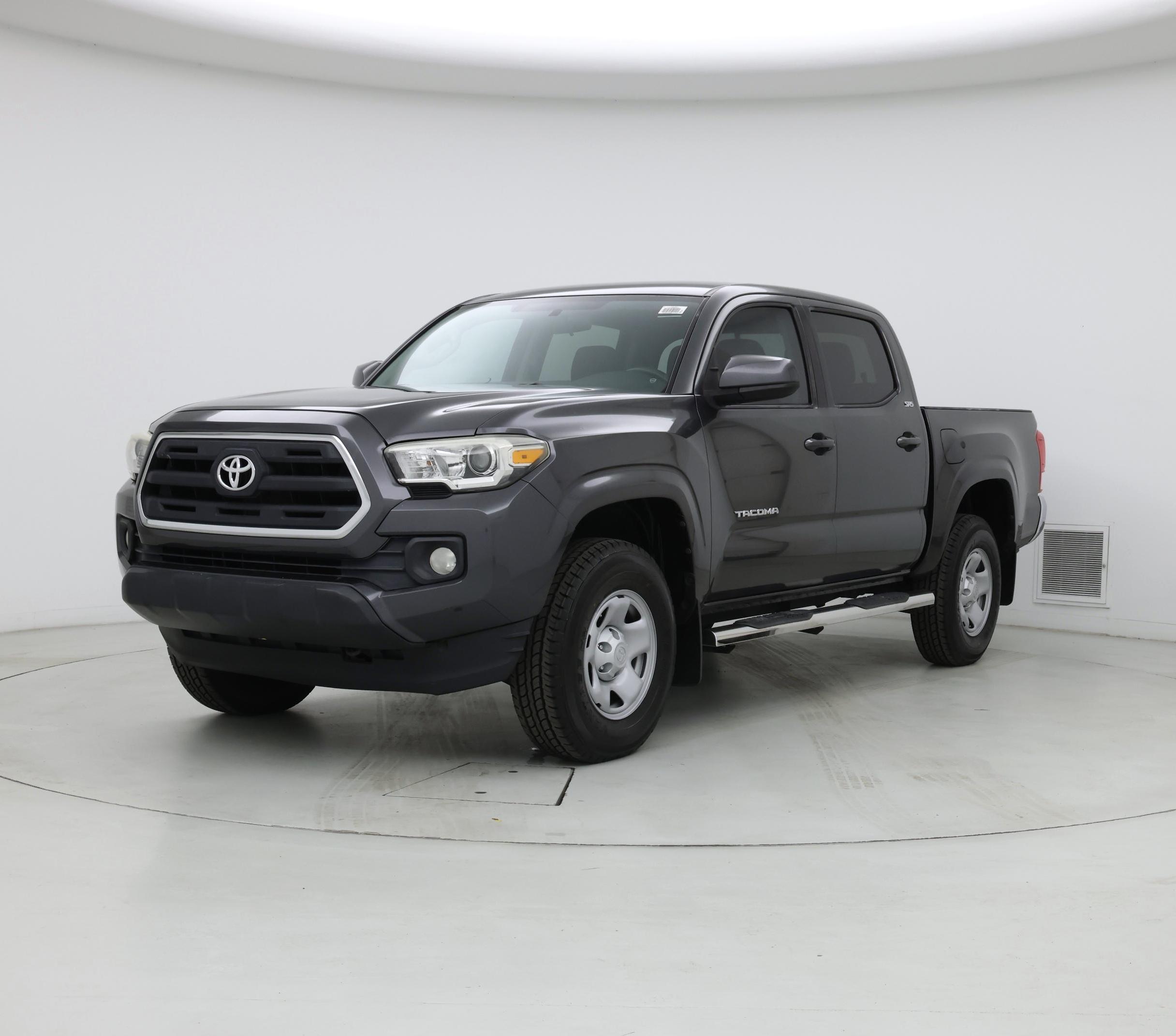Thumbnail: 2016 Toyota Tacoma - 4