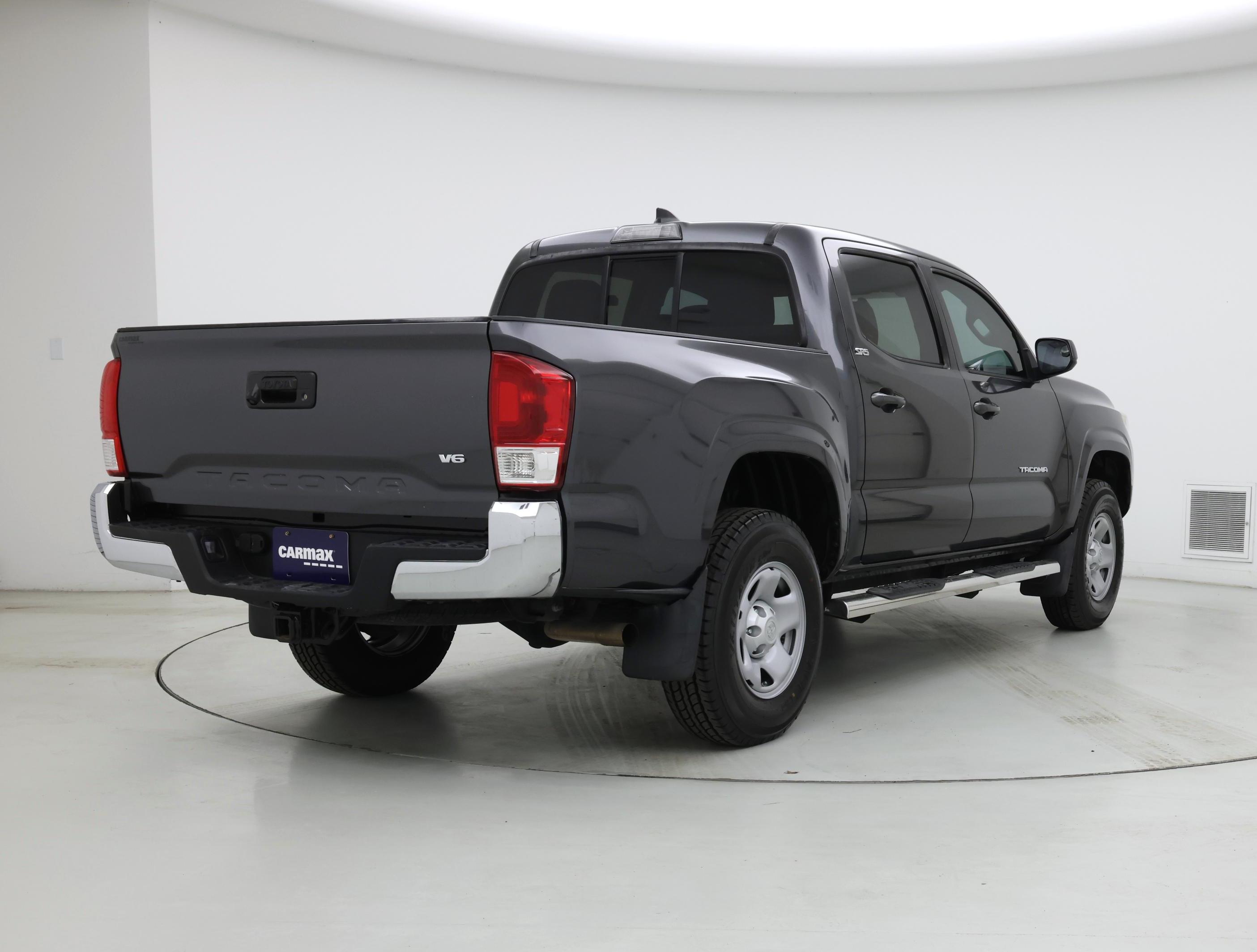 Thumbnail: 2016 Toyota Tacoma - 8