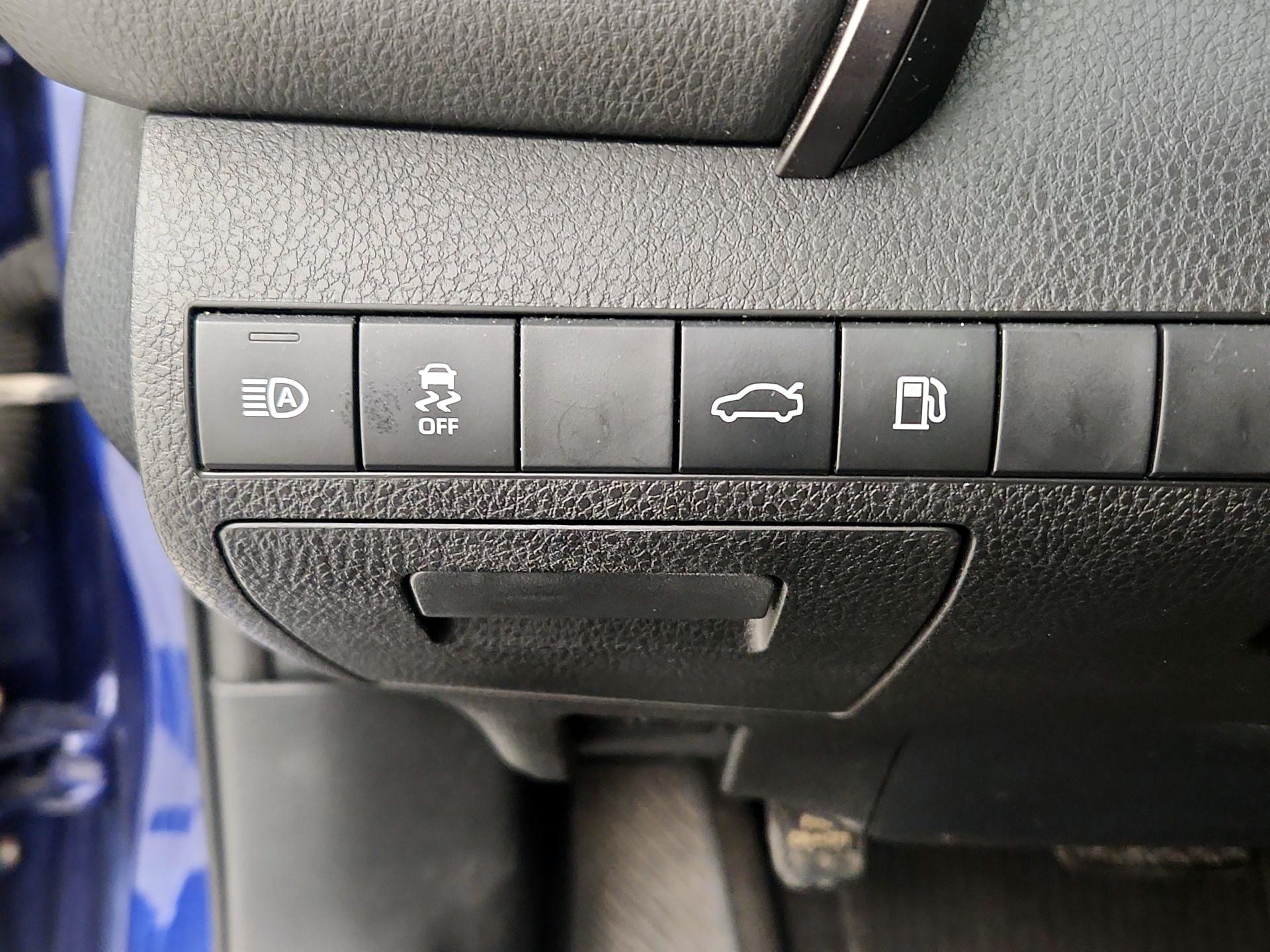 Thumbnail: 2018 Toyota Camry - 13