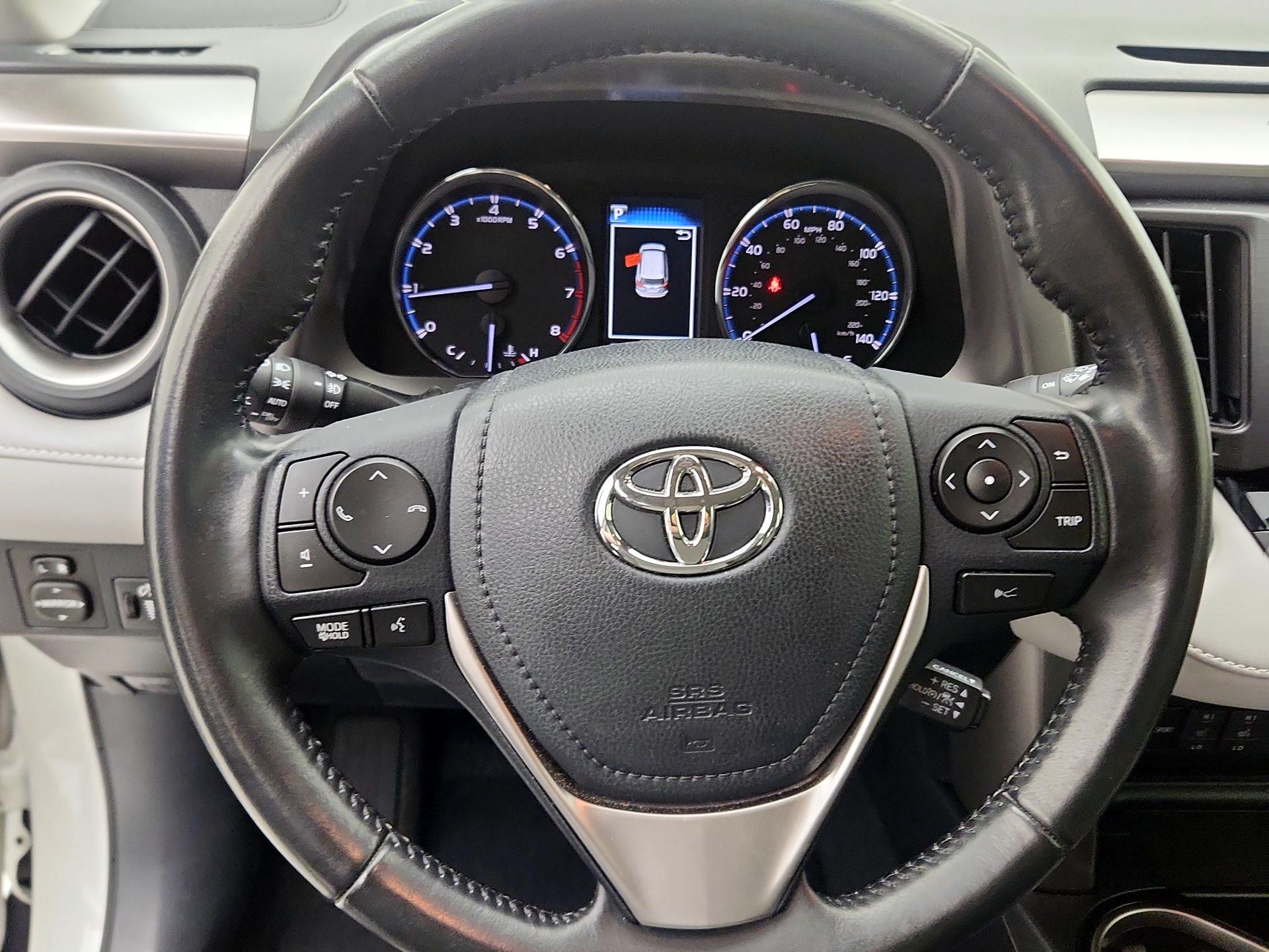 Thumbnail: 2018 Toyota RAV4 - 10