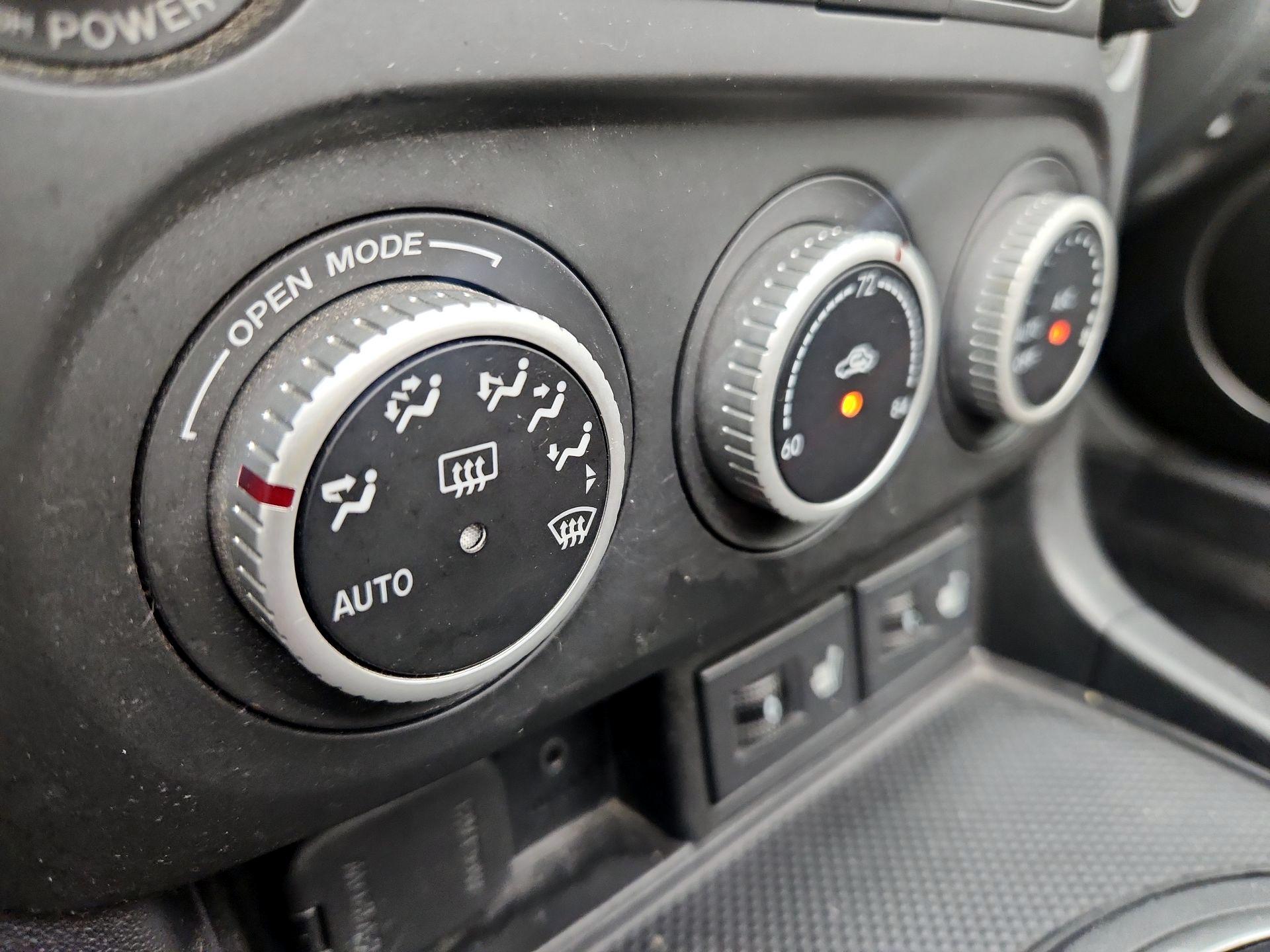 Thumbnail: 2014 Mazda MX-5 Miata - 15