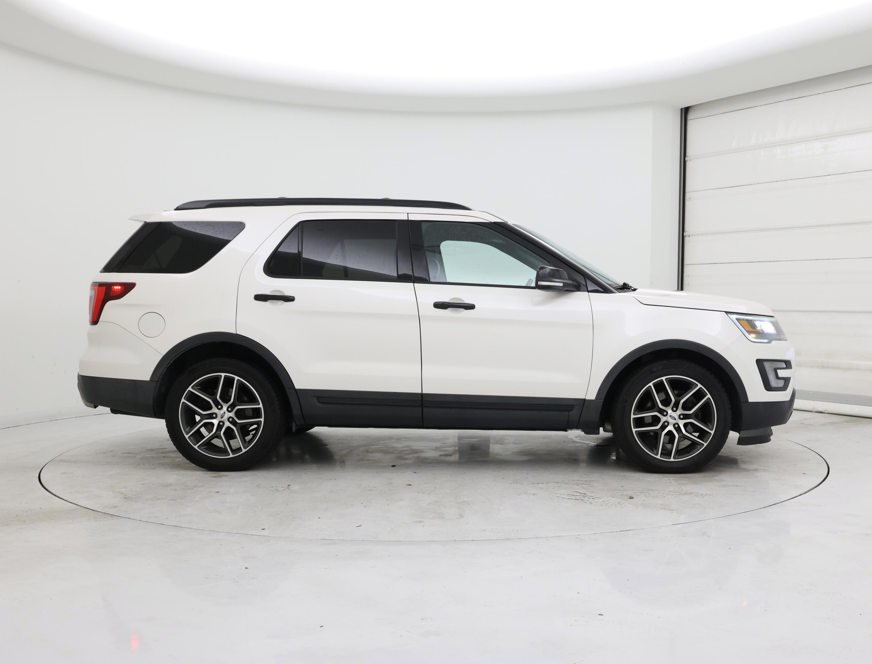Thumbnail: 2016 Ford Explorer - 7