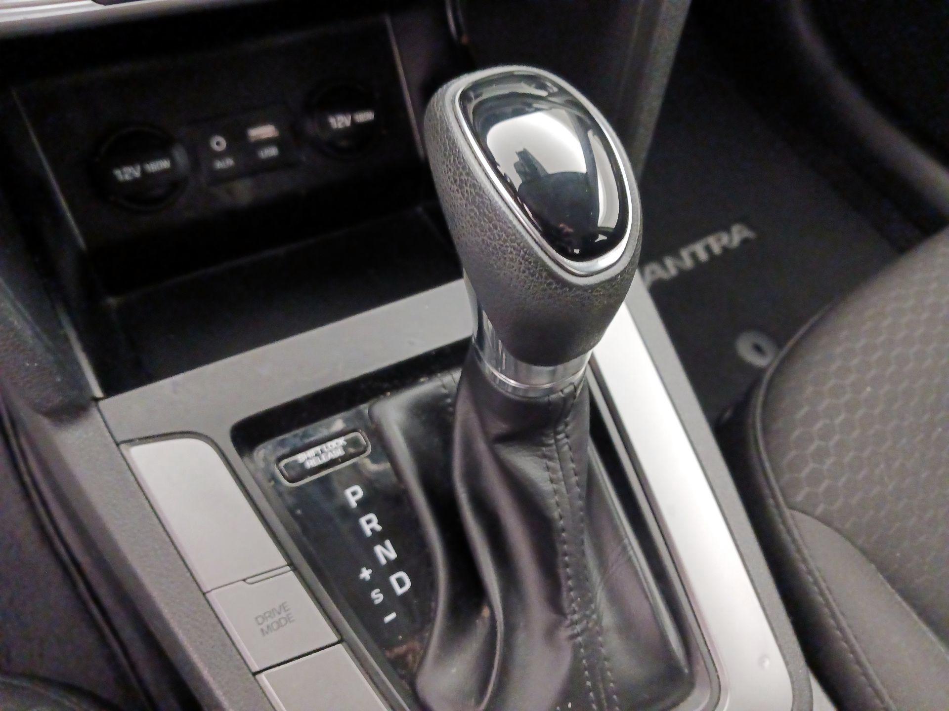 Thumbnail: 2020 Hyundai Elantra - 17