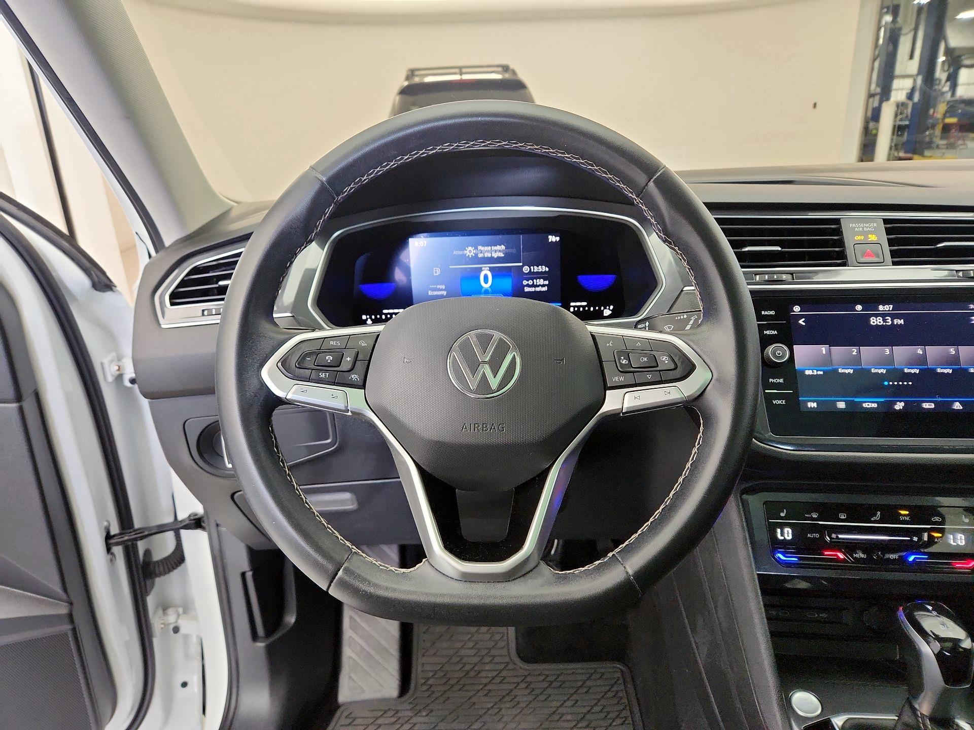 Thumbnail: 2022 Volkswagen Tiguan - 10